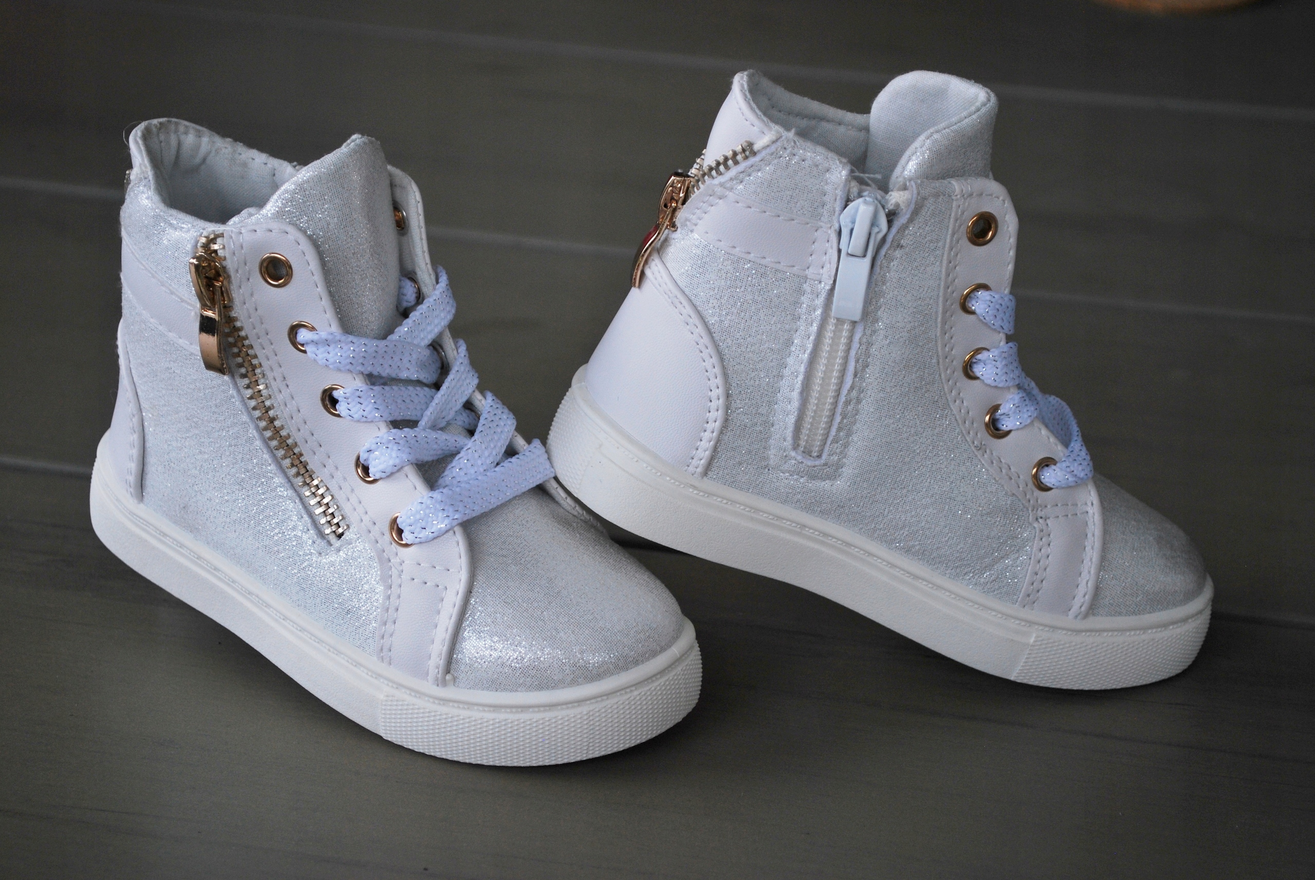 SREBRZYSTE TRZEWIKI NA SUWAK r.34 / 21,2cm Długość wkładki wew. 21.2 cm