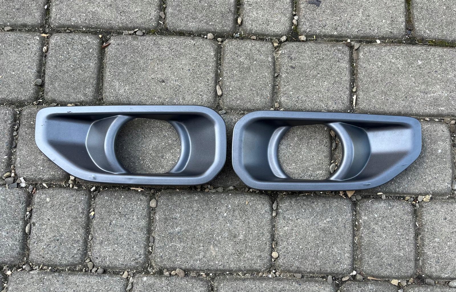 RAMKA HALOGENU OSŁONA OBRAMÓWKA PRAWA LEWA JEEP WRANGLER JL GLADIATOR