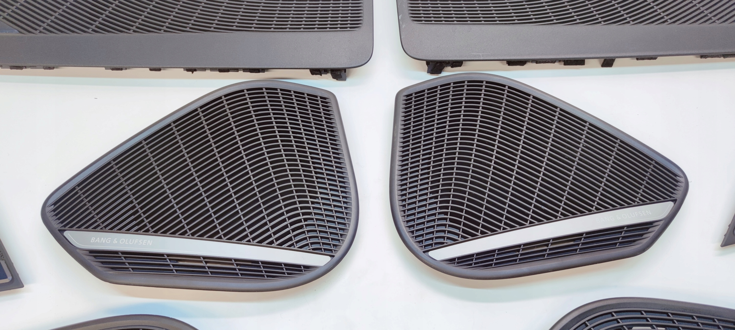 MASKOWNICE KOMPLET AUDI A4 B9 bang & OLUFSEN