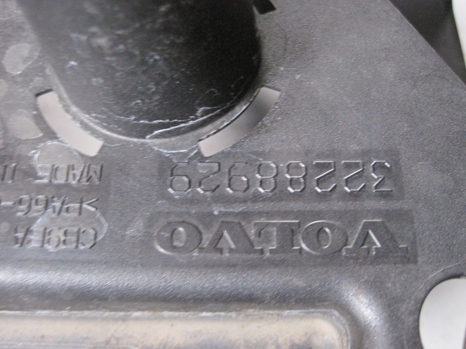 staffa parafango VOLVO XC60 II 32288929 sinistro