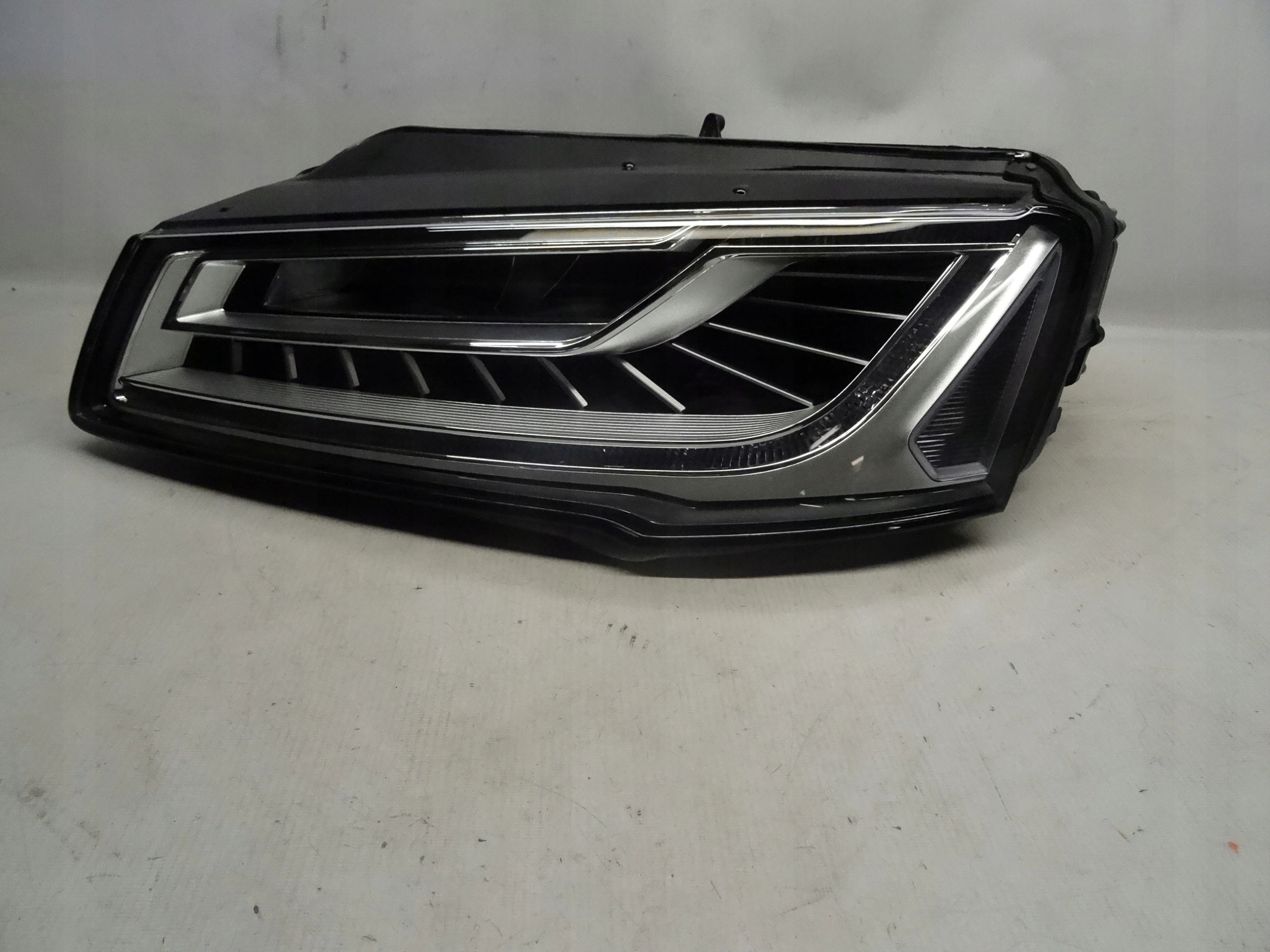 AUDI A8 D4 LIFT REFLEKTOR FULL LED LEWY 4H0941033C