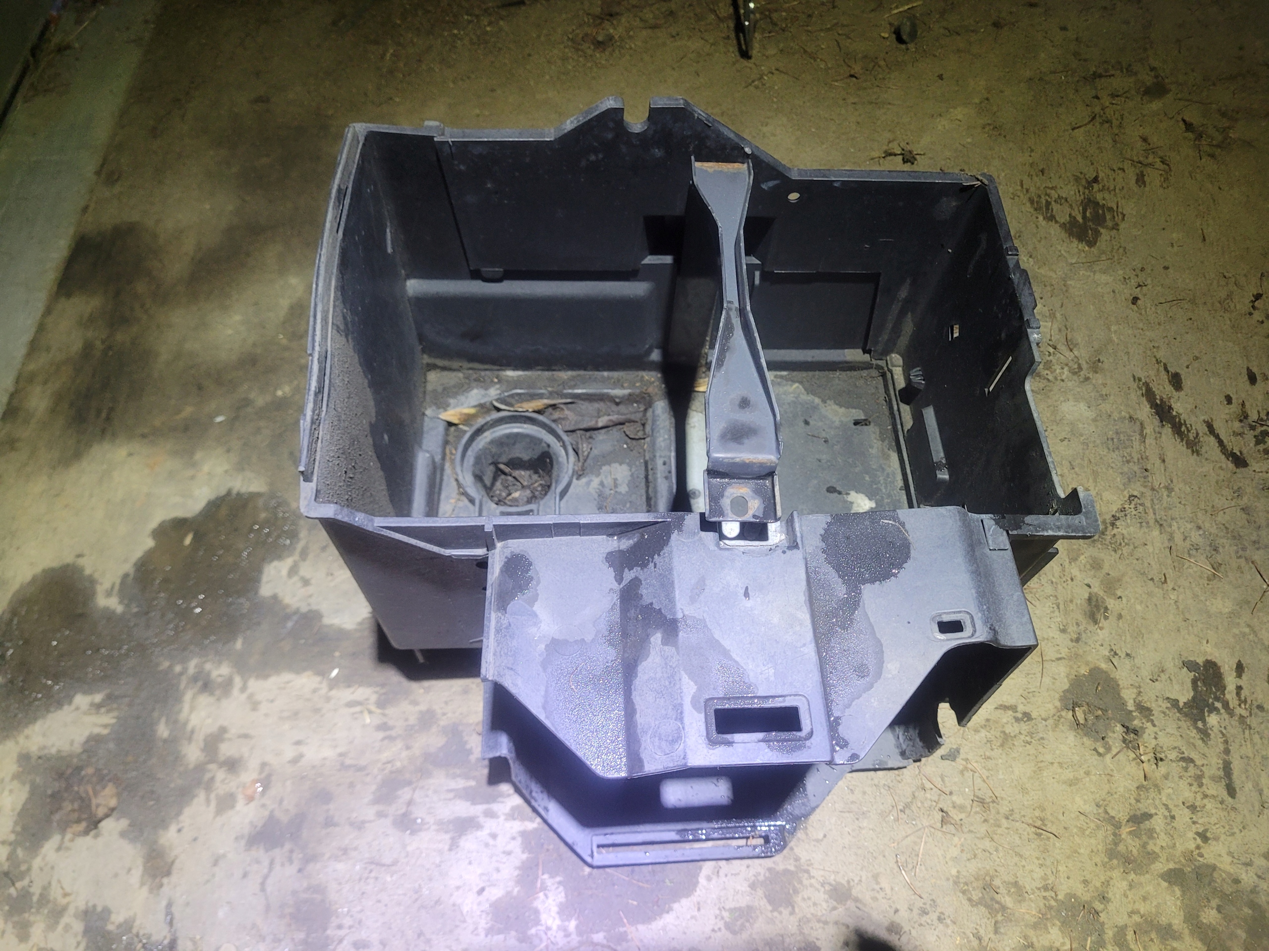 VOLVO S40 V50 1.6B PODSTAWA AKUMULATORA 30667940