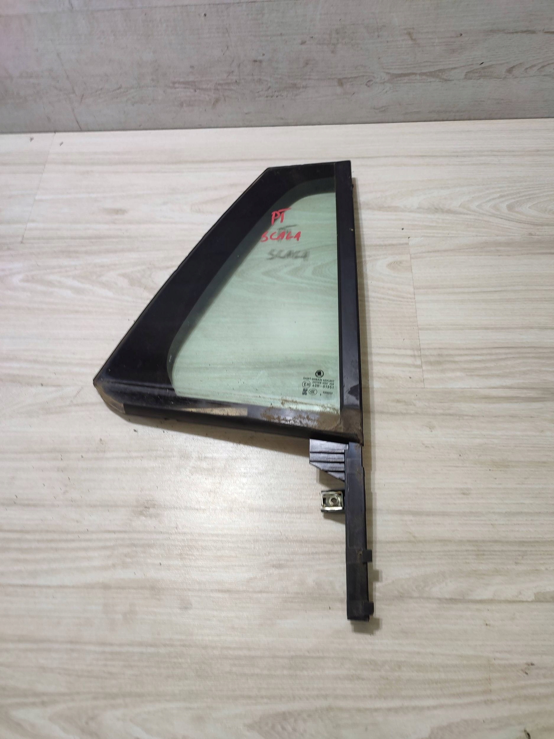 Skoda Scala 2020 rear part side right window door tylnych