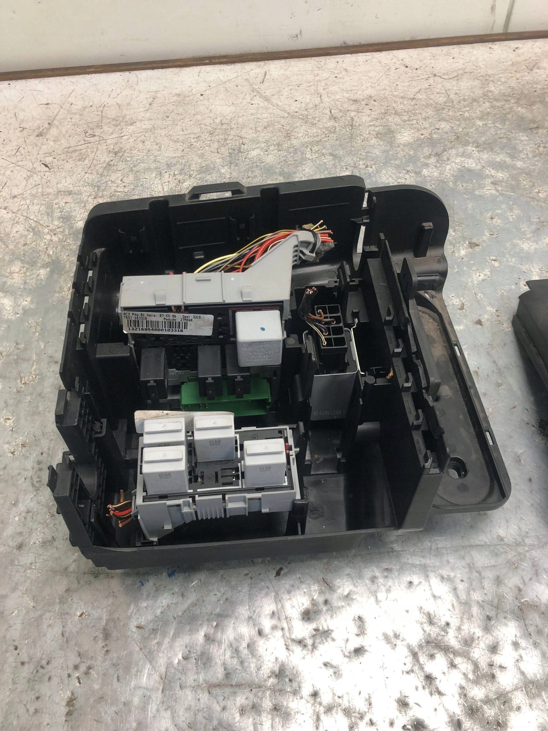 Module fusibles OPEL MERIVA A LIFT 93363144