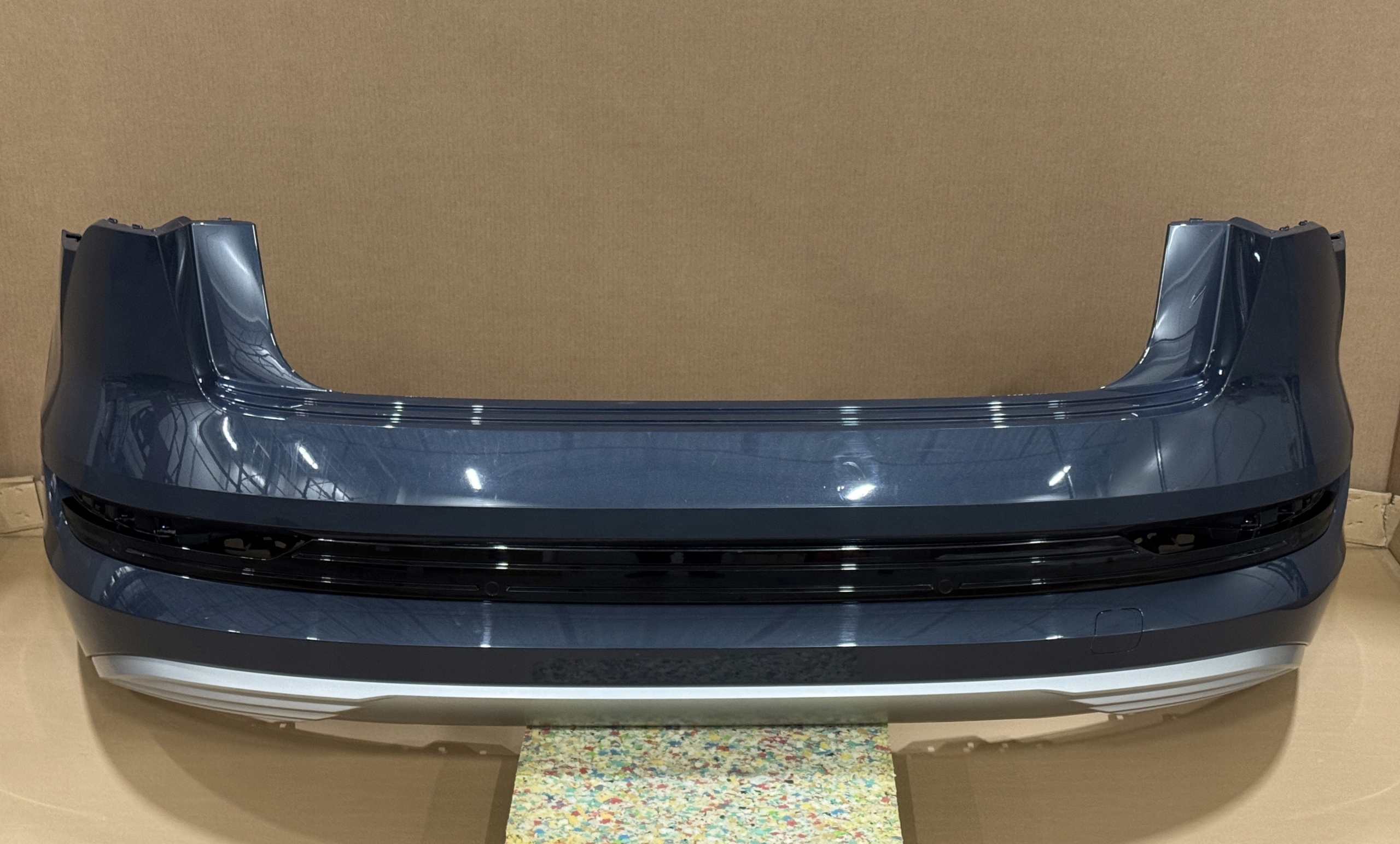 AUDI E TRON 4KE Q8 bumper rear 6xPDC 4KE807067 LZ5Y 87km