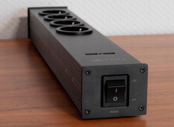 LISTWA ZASILAJĄCA 4 GNIAZDA + USB KONDYCJONER FILTR TAGA HARMONY PF-400USB Długość przewodu 1.5 m