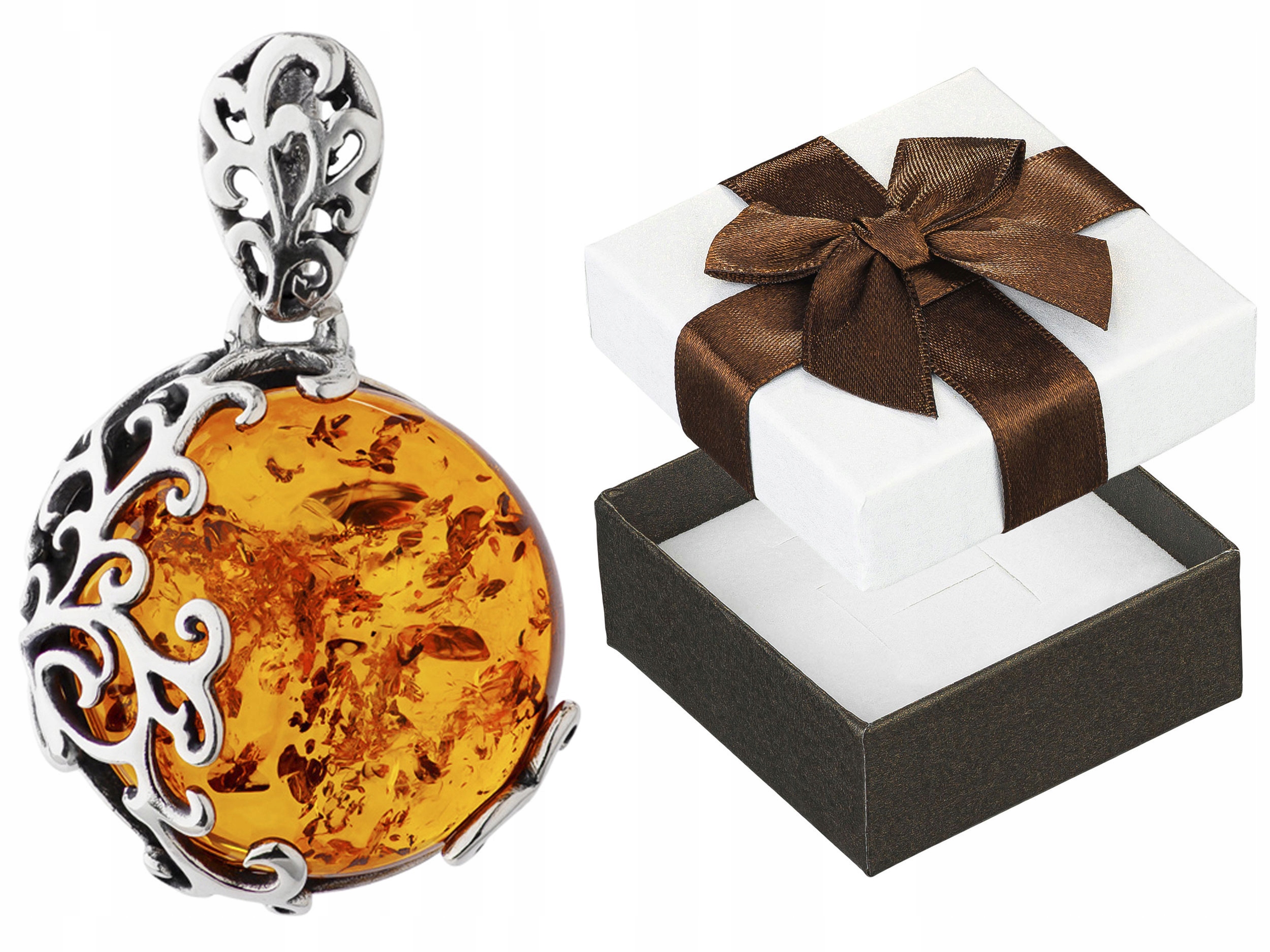 Stříbrný přívěsek s jantarem, ažurový Kulatý oxidovaný stříbrný Přívěsek