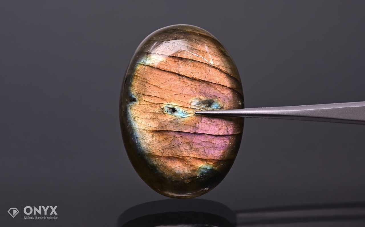 Labradorit kabošon ovál 39x28,5 mm