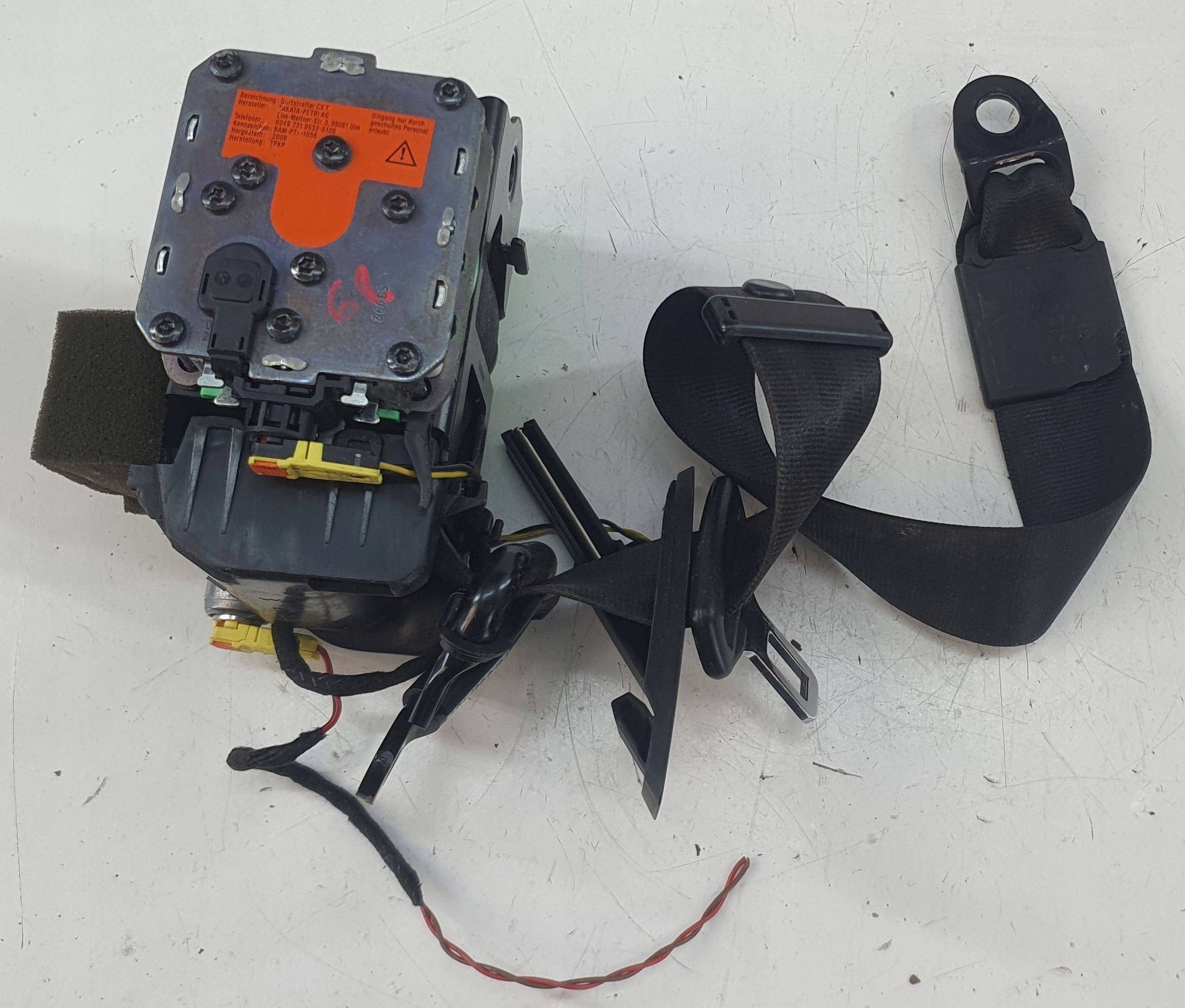 Audi A5 8T 8F -16 Coupe left tension belt safety driver´s