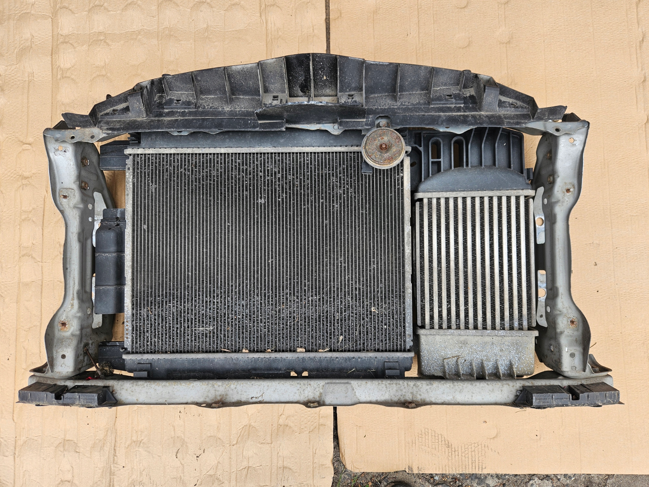 TOYOTA YARIS II 09-11 1.4 D4D LIFT CHŁODNICE KOMPLET PAS PRZEDNI Producent części Toyota OE