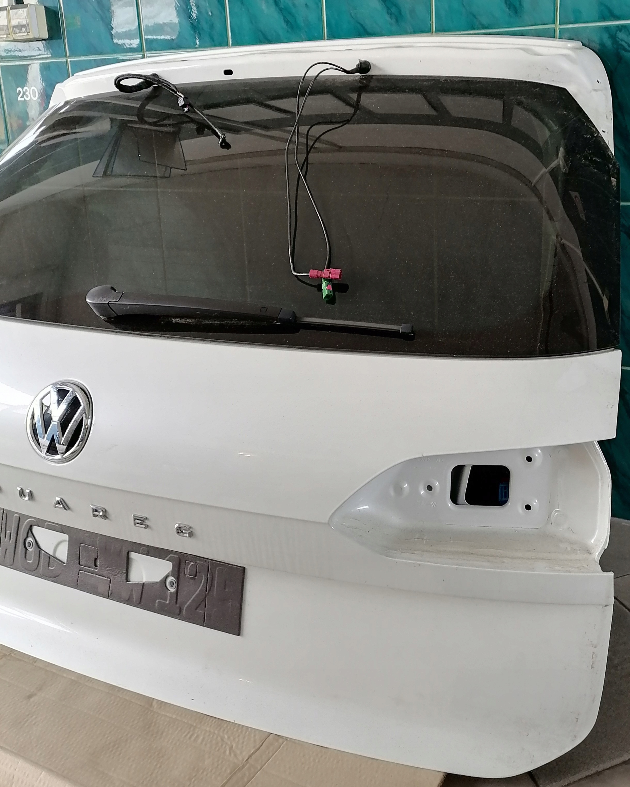 VW TOUAREG III 3 KLAPA BAGAŻNIKA LOK1 PERŁA Numer katalogowy części 760827159