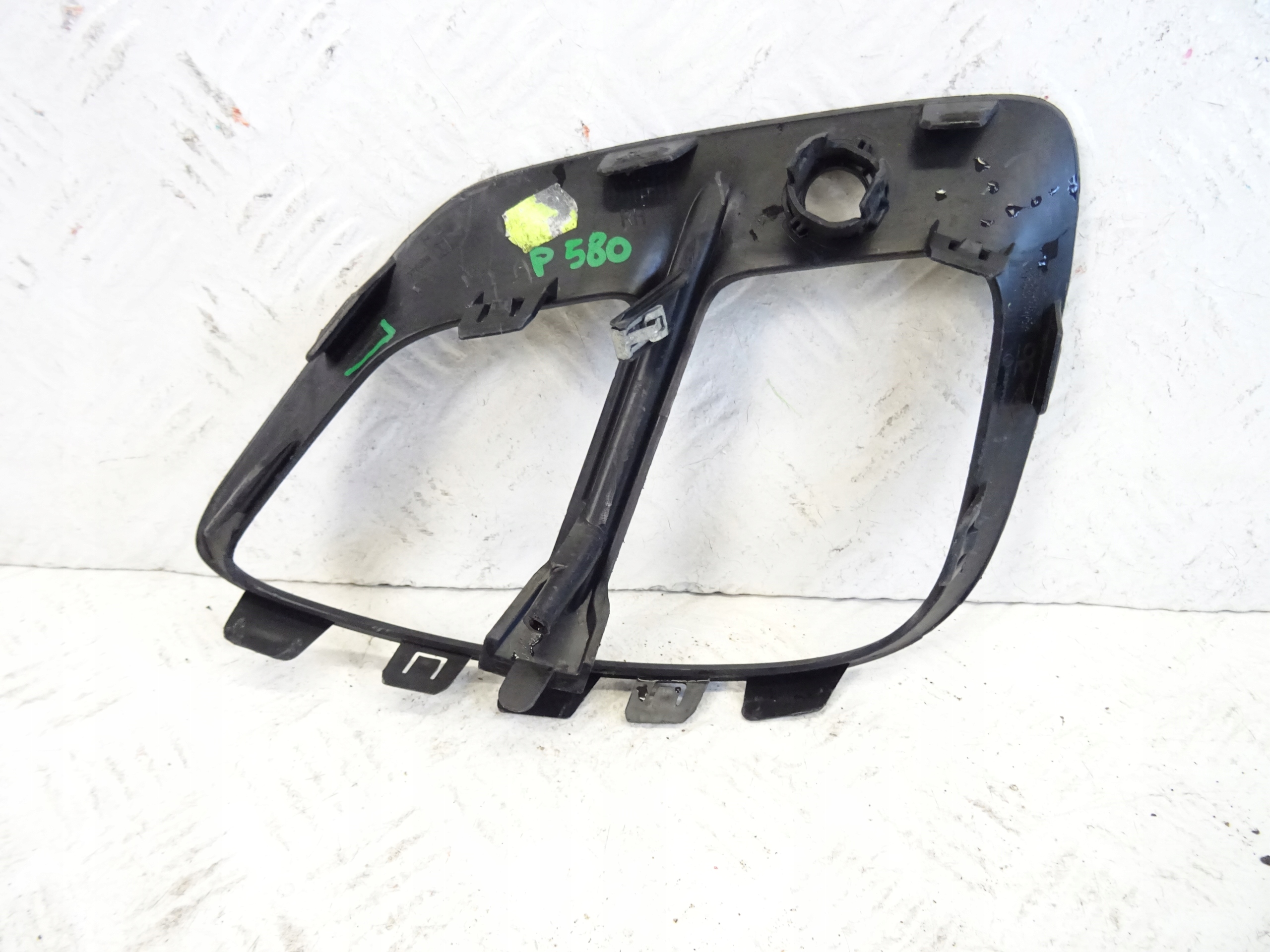 grid of a bumper front right RENAULT CAPTUR II 261A24097R
