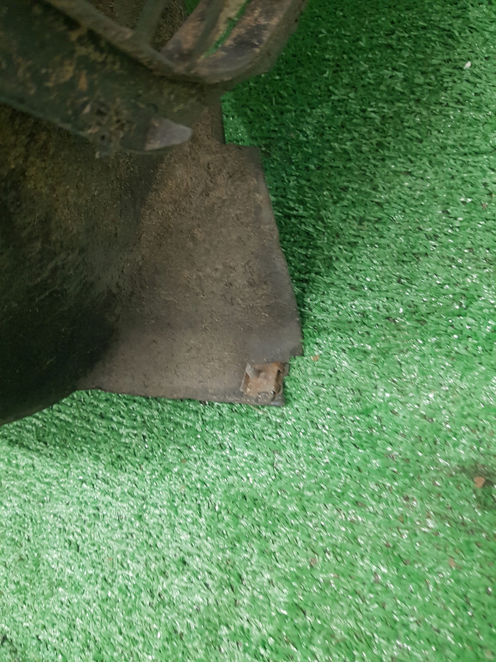 mudguard left front AUDI Q7