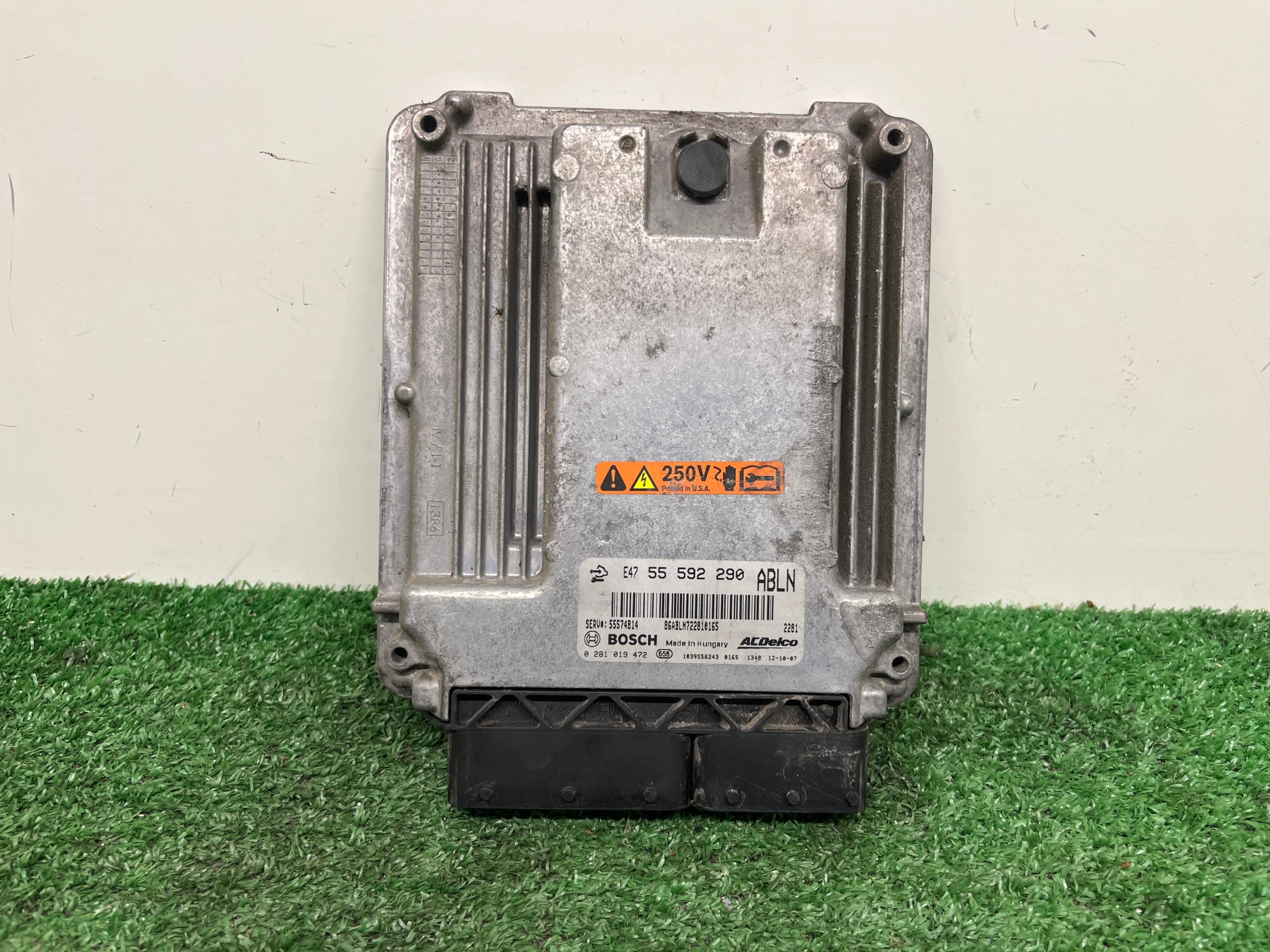 computer of the engine control unit OPEL INSIGNIA 55592290