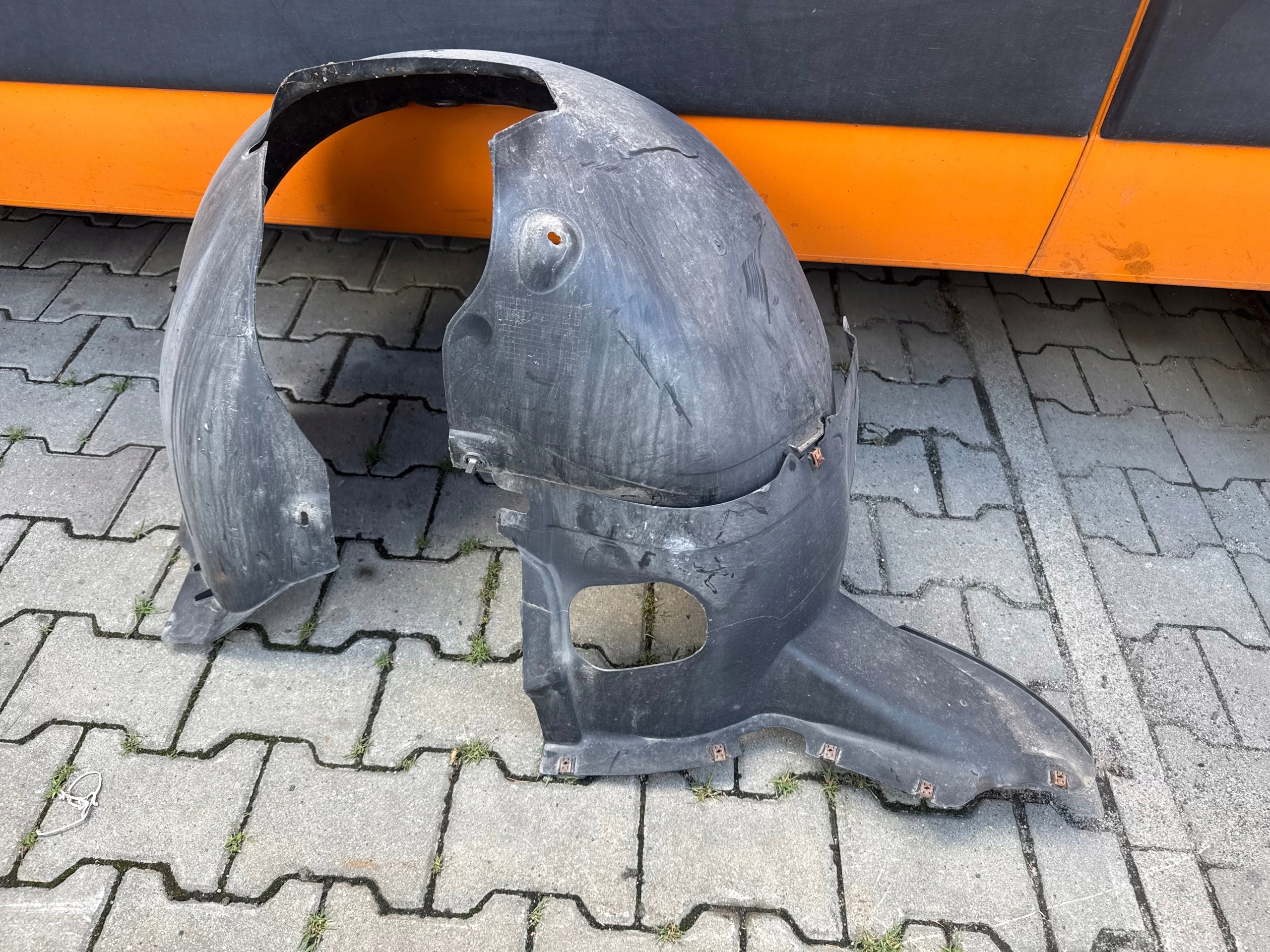 VW GOLF V mudguard left front 1K9805911A 1K0805977B KOMPLTNE left