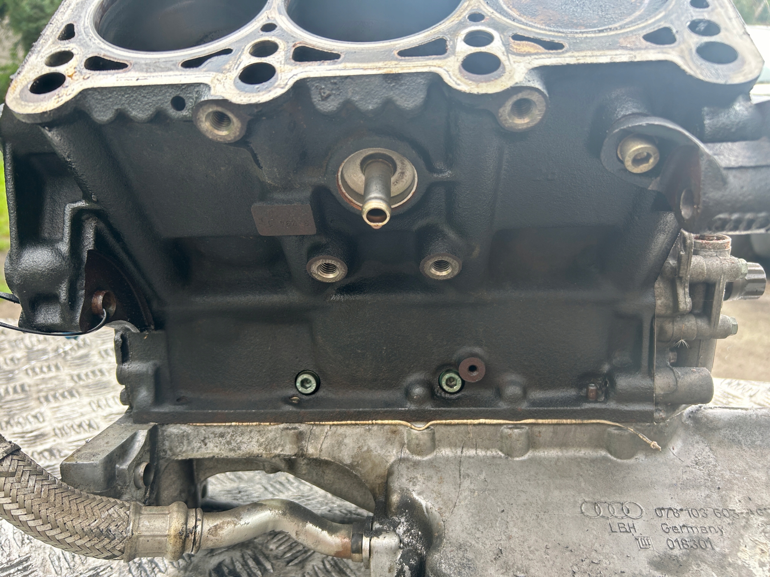 DÓŁ SILNIKA BLOK SILNIKA WAŁ KORBA TŁOK A6 C5 2.7 BT BI TURBO AJK ARE BES Numery katalogowe zamienników AZA