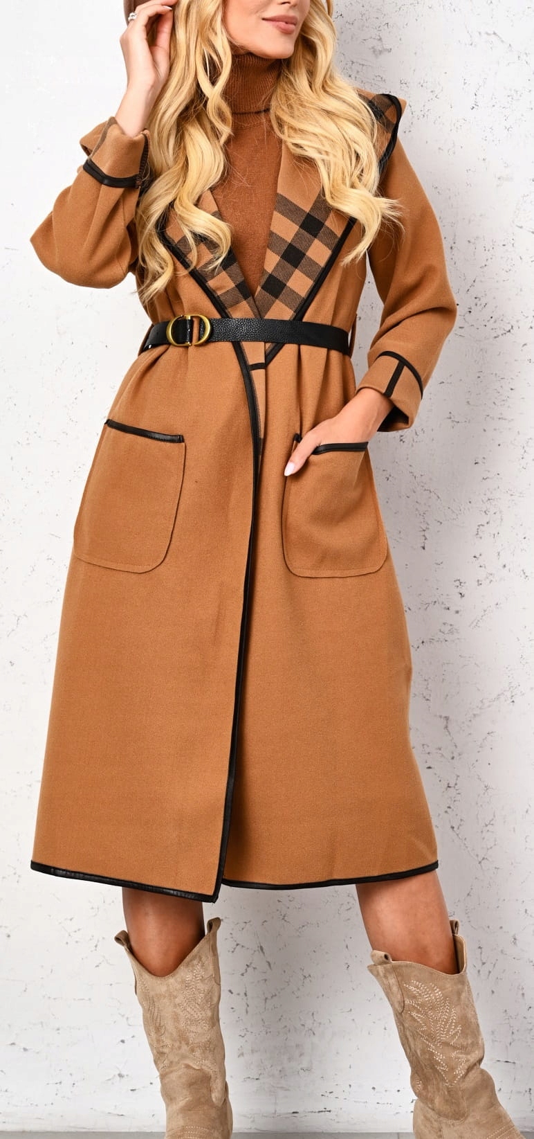 PŁASZCZ Z PODSZEWKĄ W KRATĘ I PASKIEM camel Marka ItaliaModa