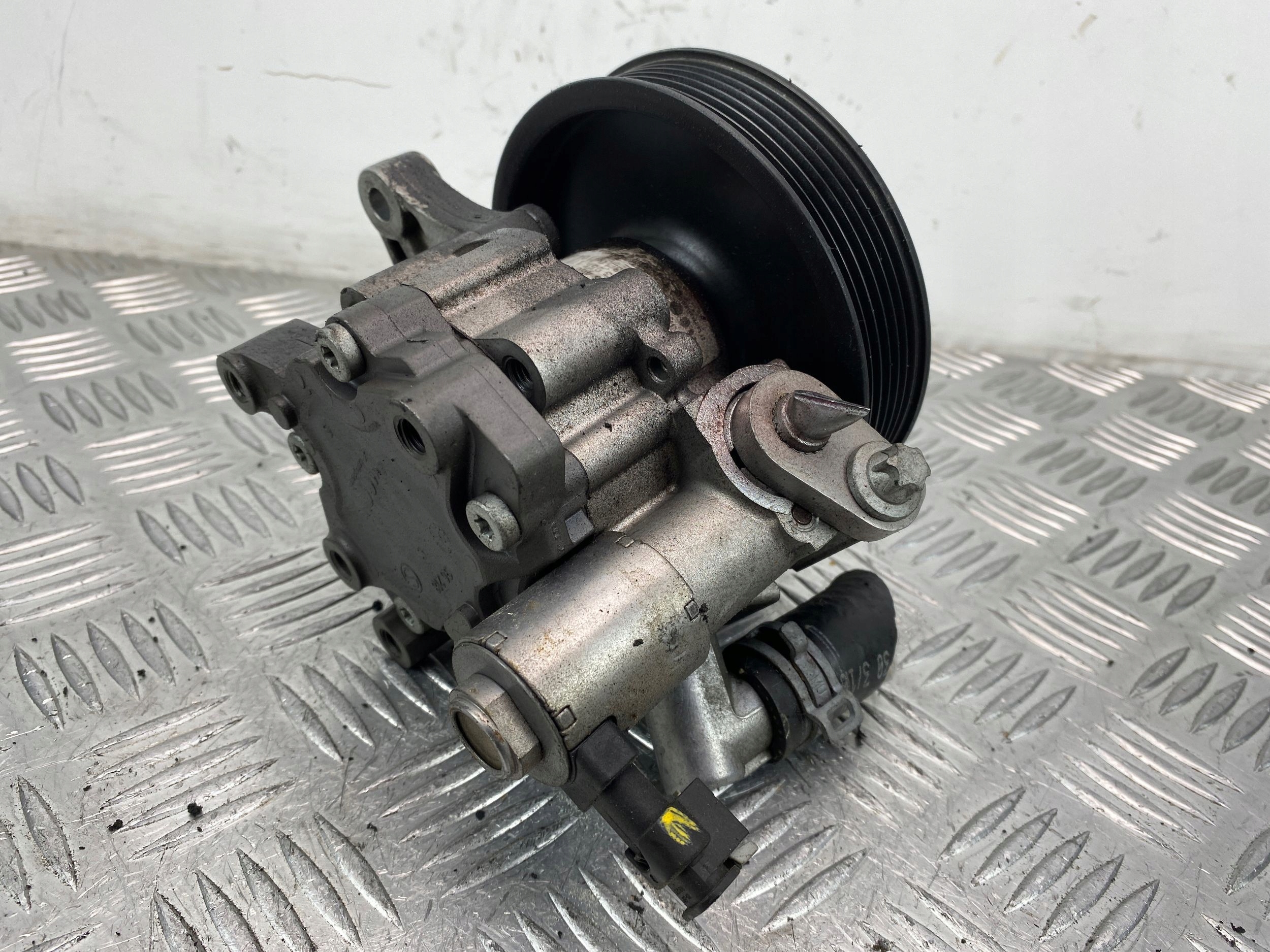 Mercedes E 200 W212 servo pump A0064667601