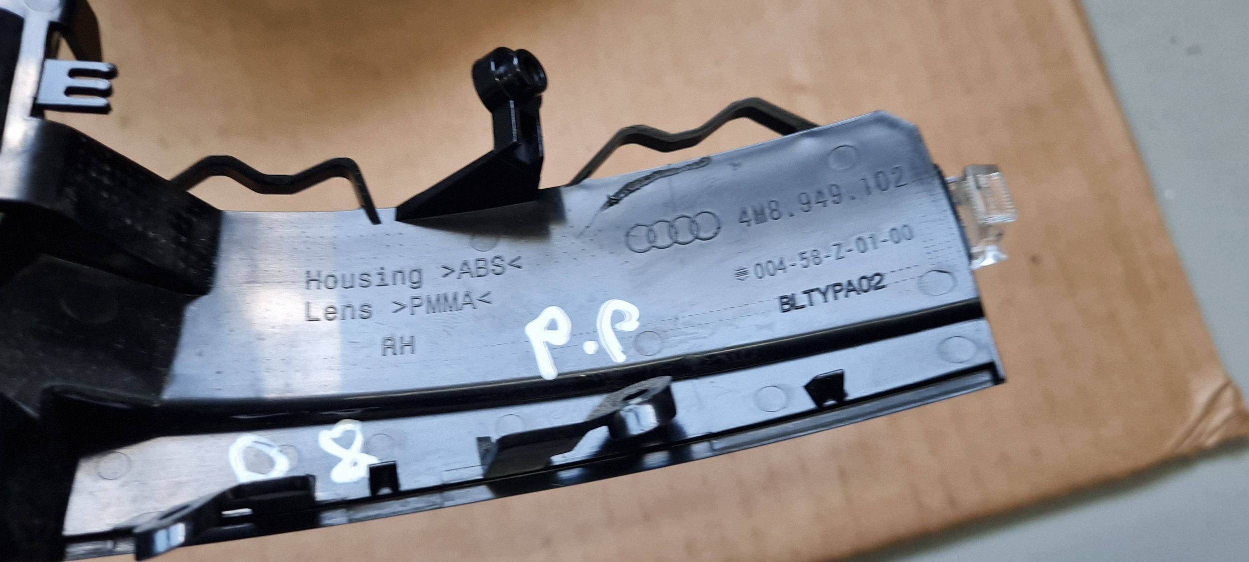 SQ8 4M Q8 RSQ8 4M8 indicator blinker mirrors right LED 4M8949102