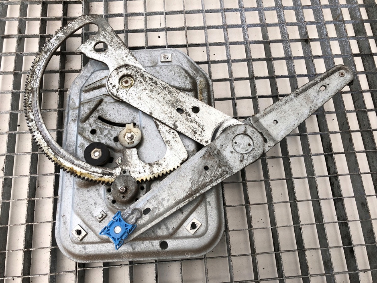 PODNOŚNIK SZYBY LEWY PRZÓD SCANIA P,G,R,T - series 1442292 Hatchback Producent części OEM