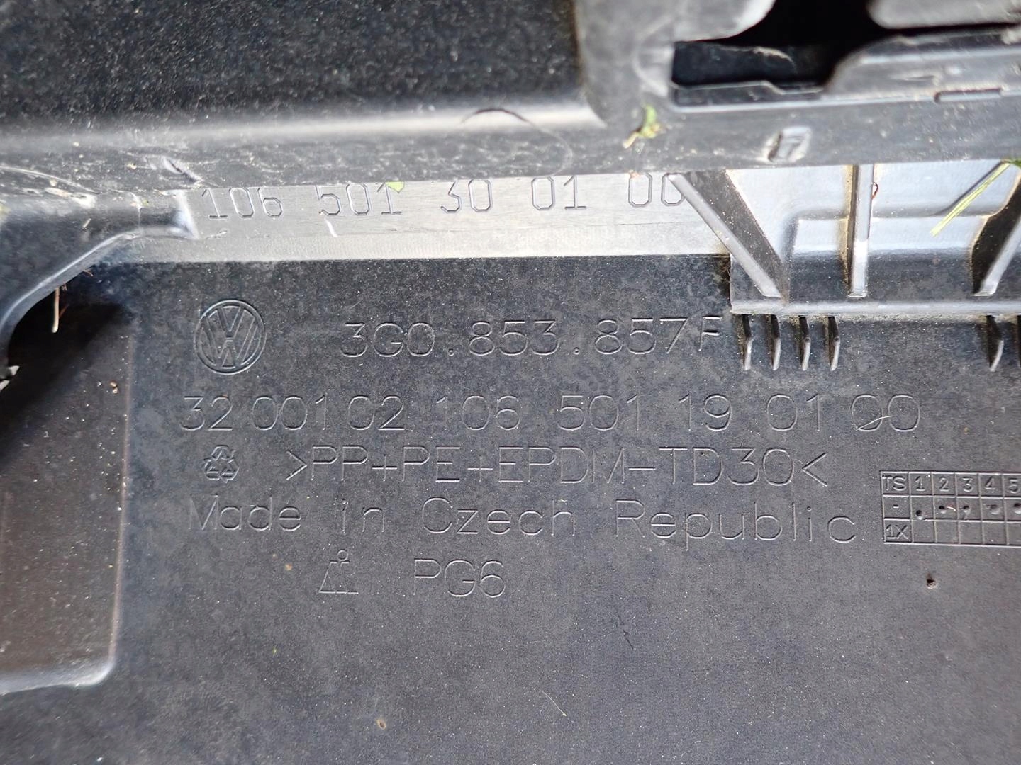 threshold moulding threshold left VW PASSAT B8 2014- 3G0853857F