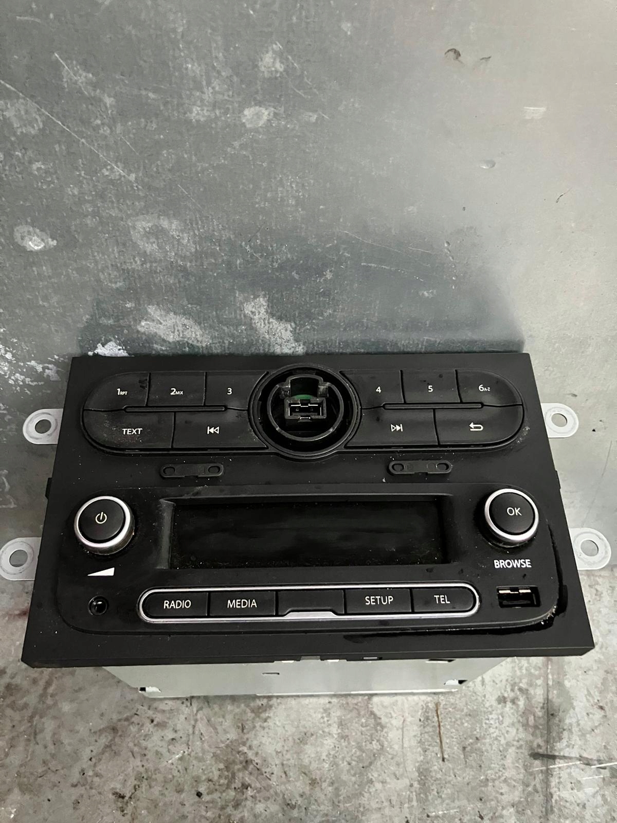 RADIO BLUETOOTH TWINGO III 281150778R
