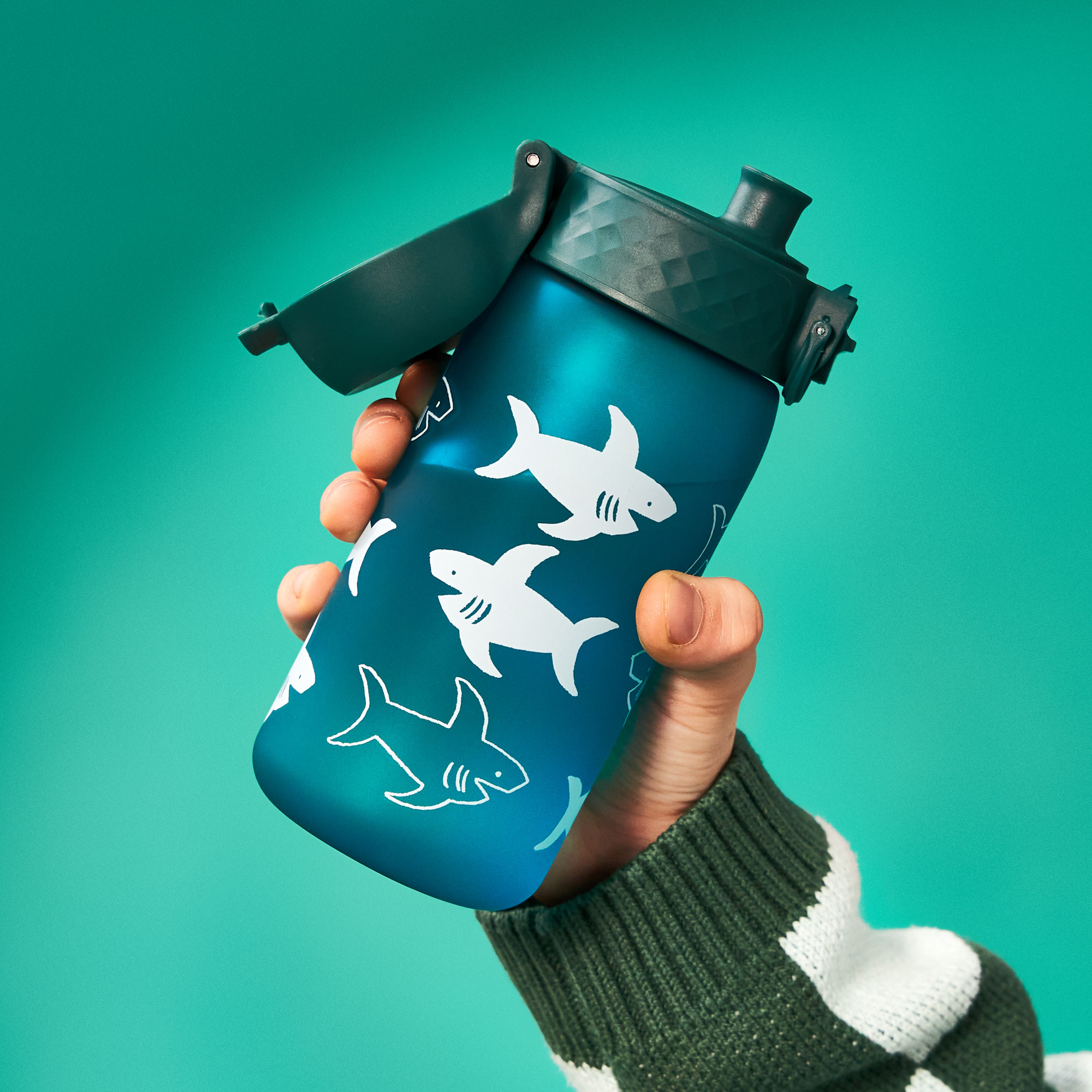 Butelka Bidon na wodę dla dzieci Shark rekin 0,35 l Kolor dominujący odcienie zieleni