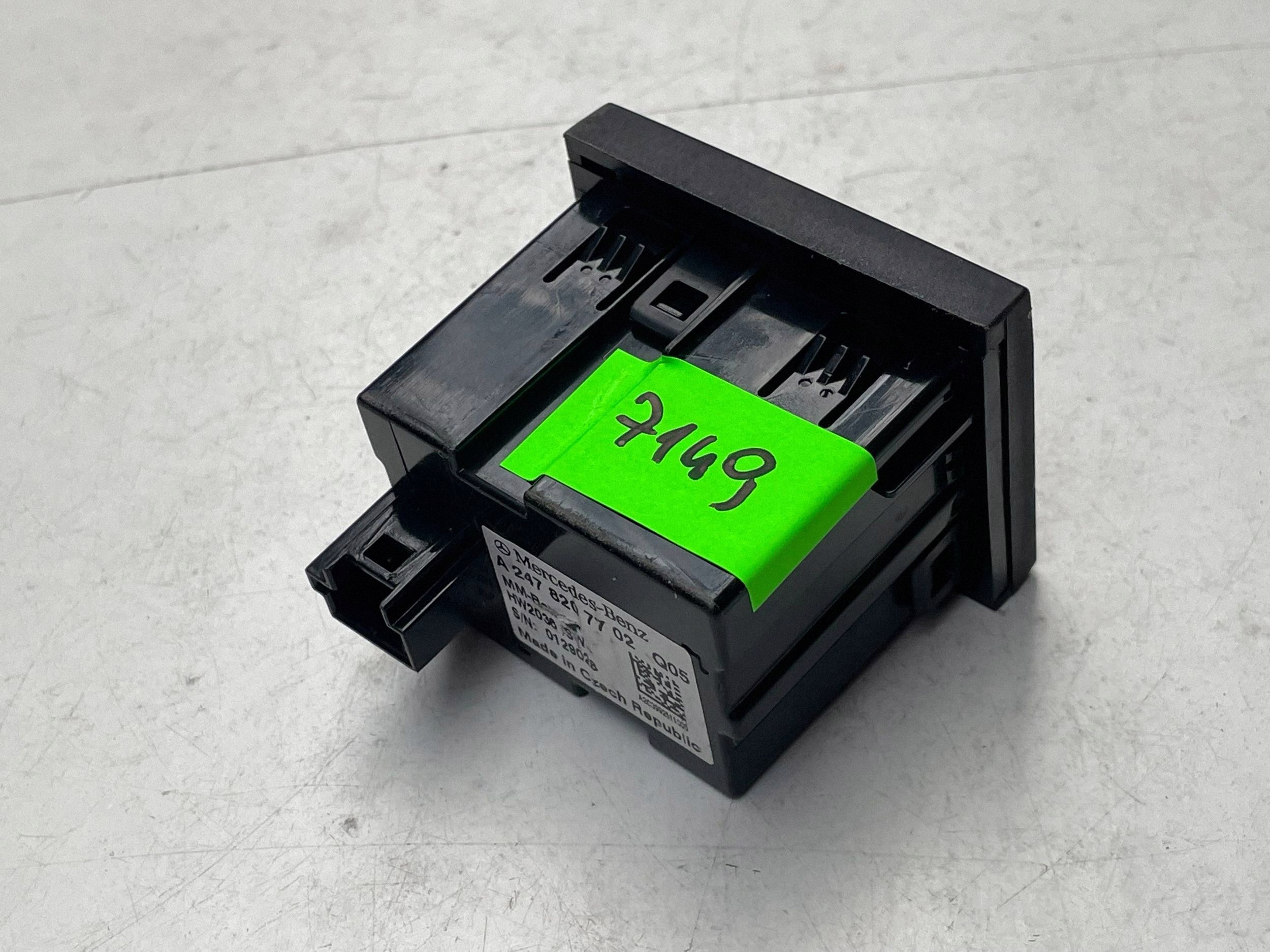 Mercedes GLA 200 II H247 adapter USB A2478207702 !J