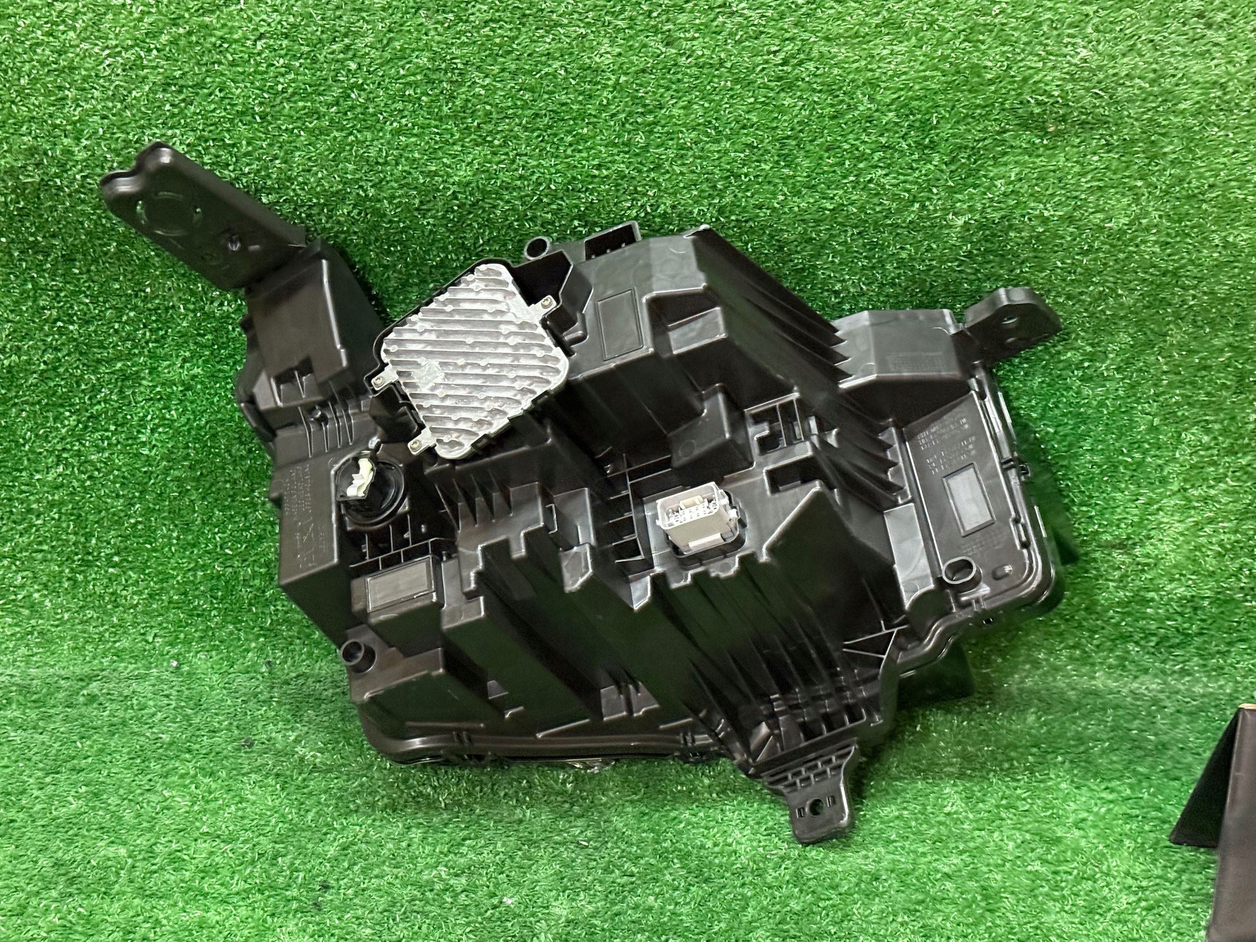 REFLEKTOR links CITROEN C5 e-C5 AIRCROSS II 25- FULL LED Linse NR:719