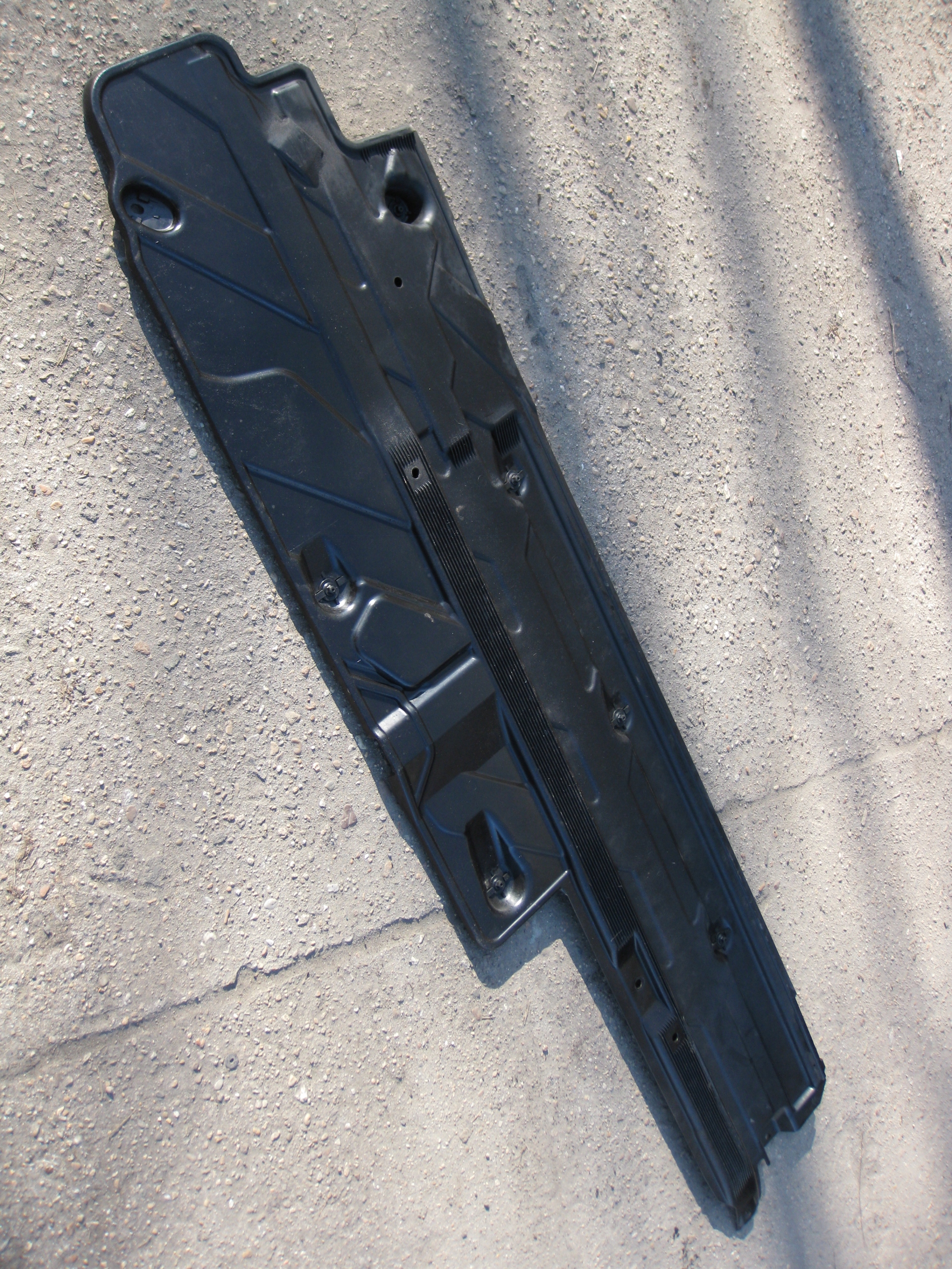 MERCEDES W207 3.0 CDI 11R cover chassis right A2076100308