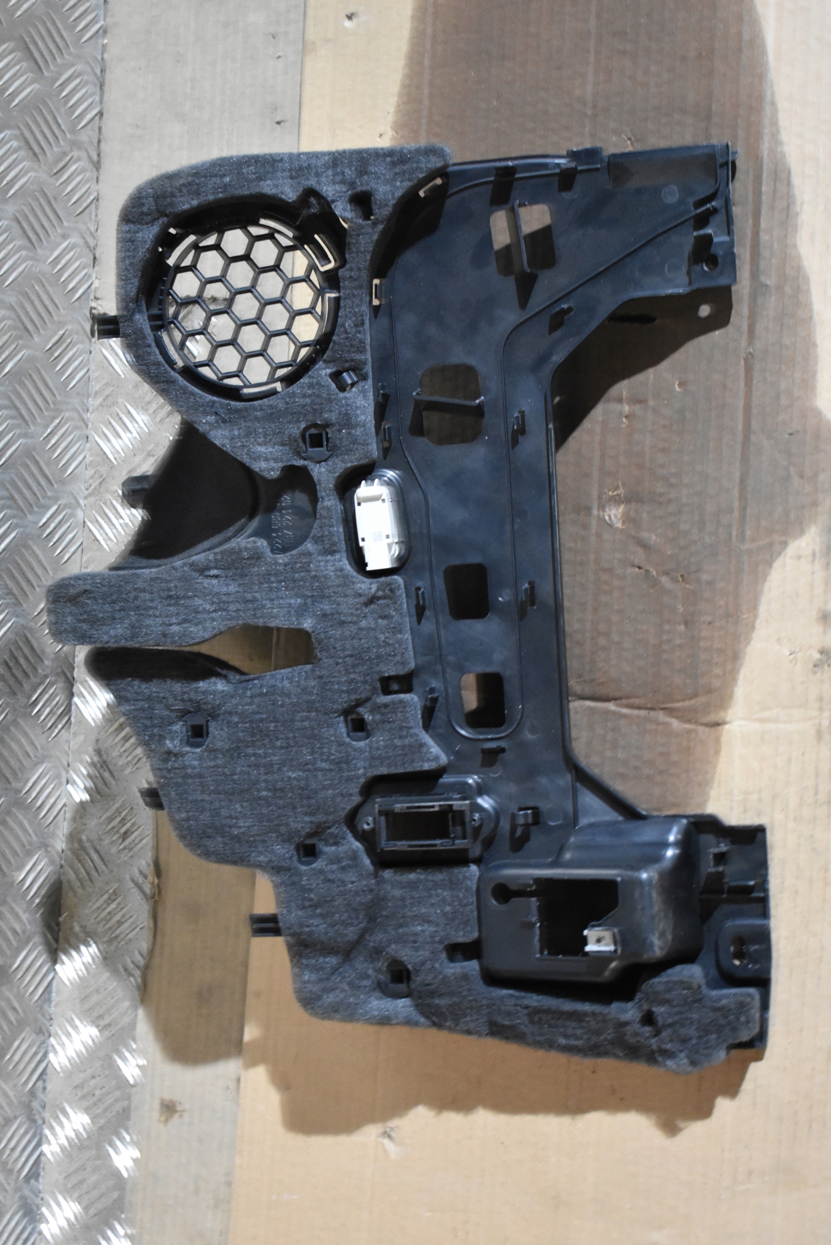 IDEALNA cover lower consoles MERCEDES W223 1