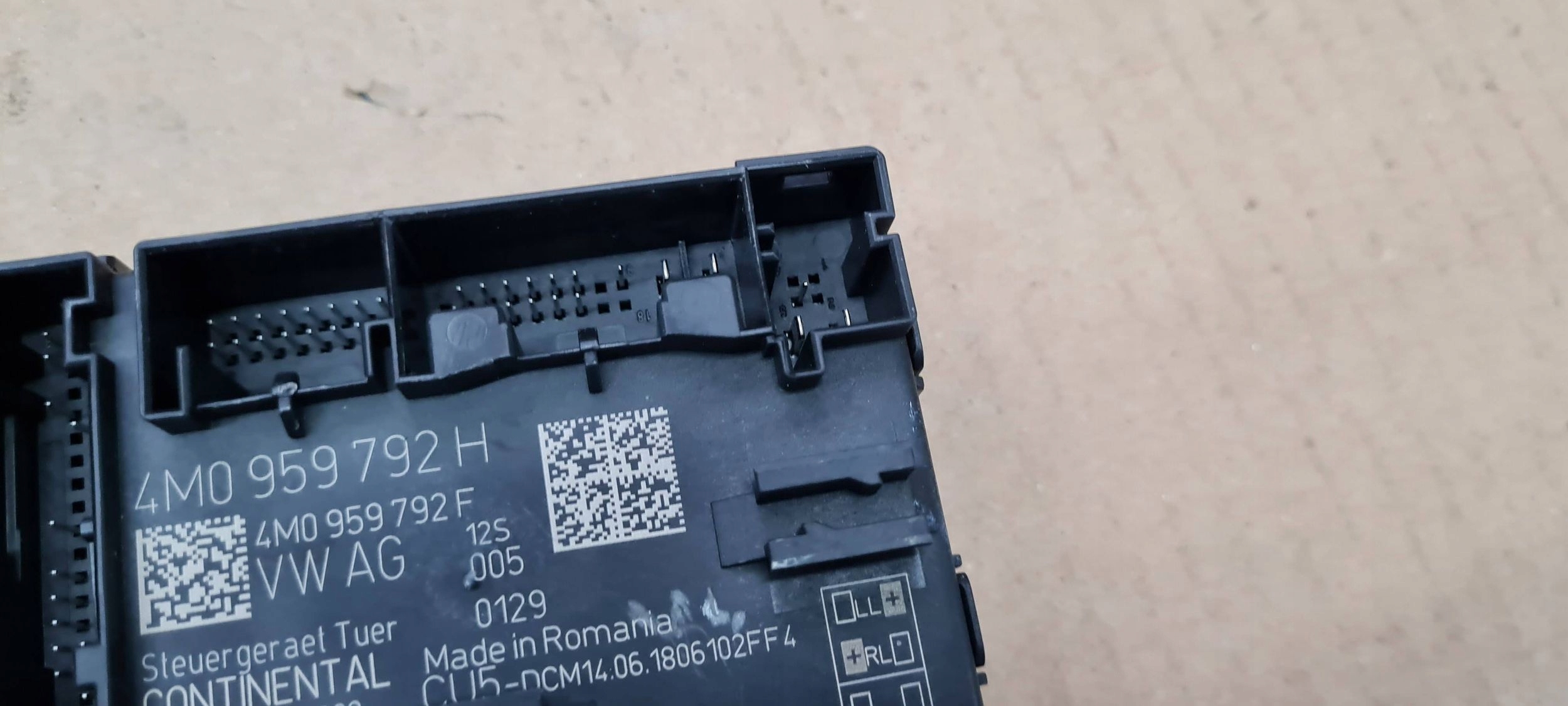 S5 A5 8W control unit module door front 4M0959792H A4 B9 8W