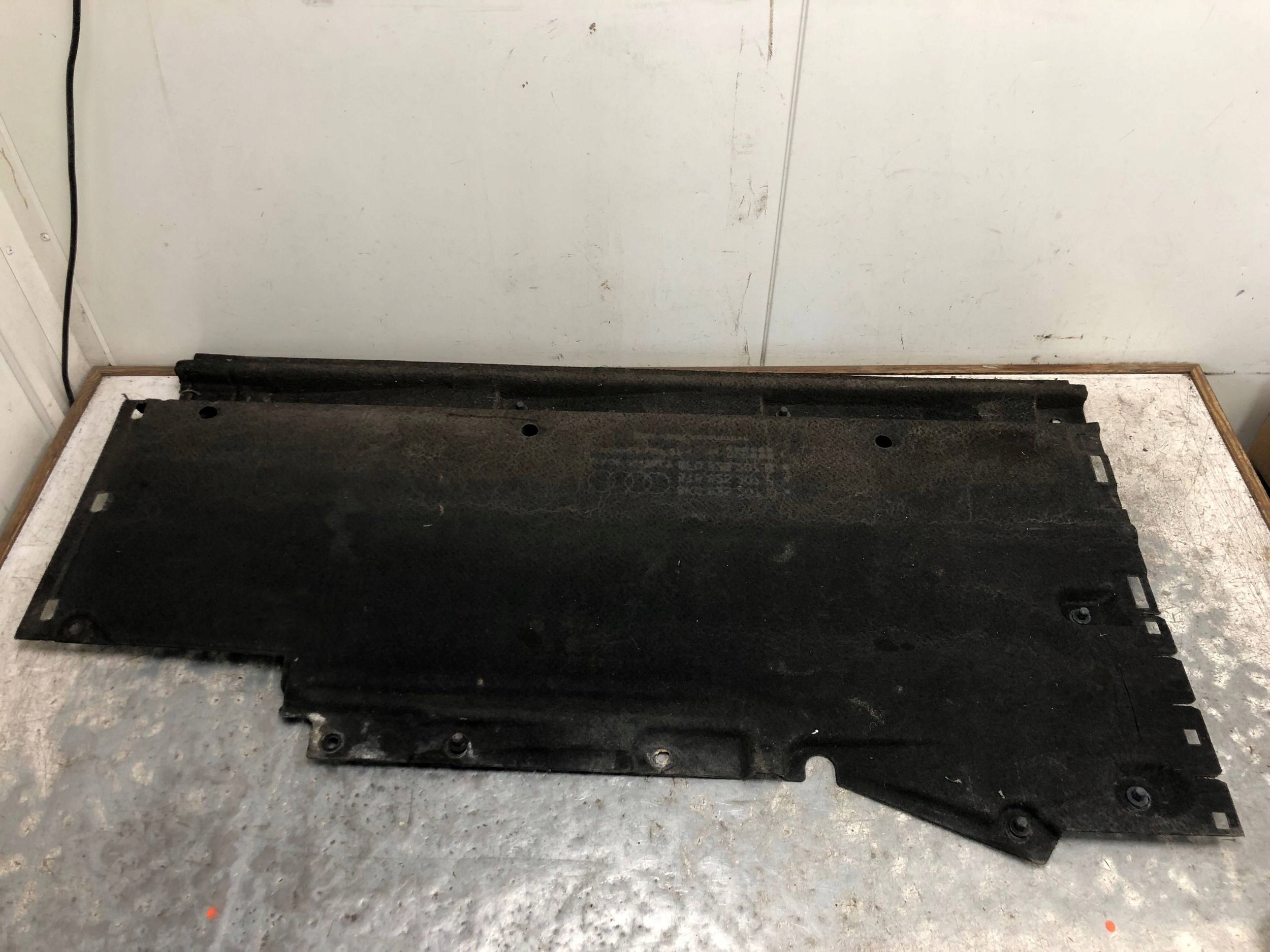 cover chassis left AUDI A5 SB 8T8825207B
