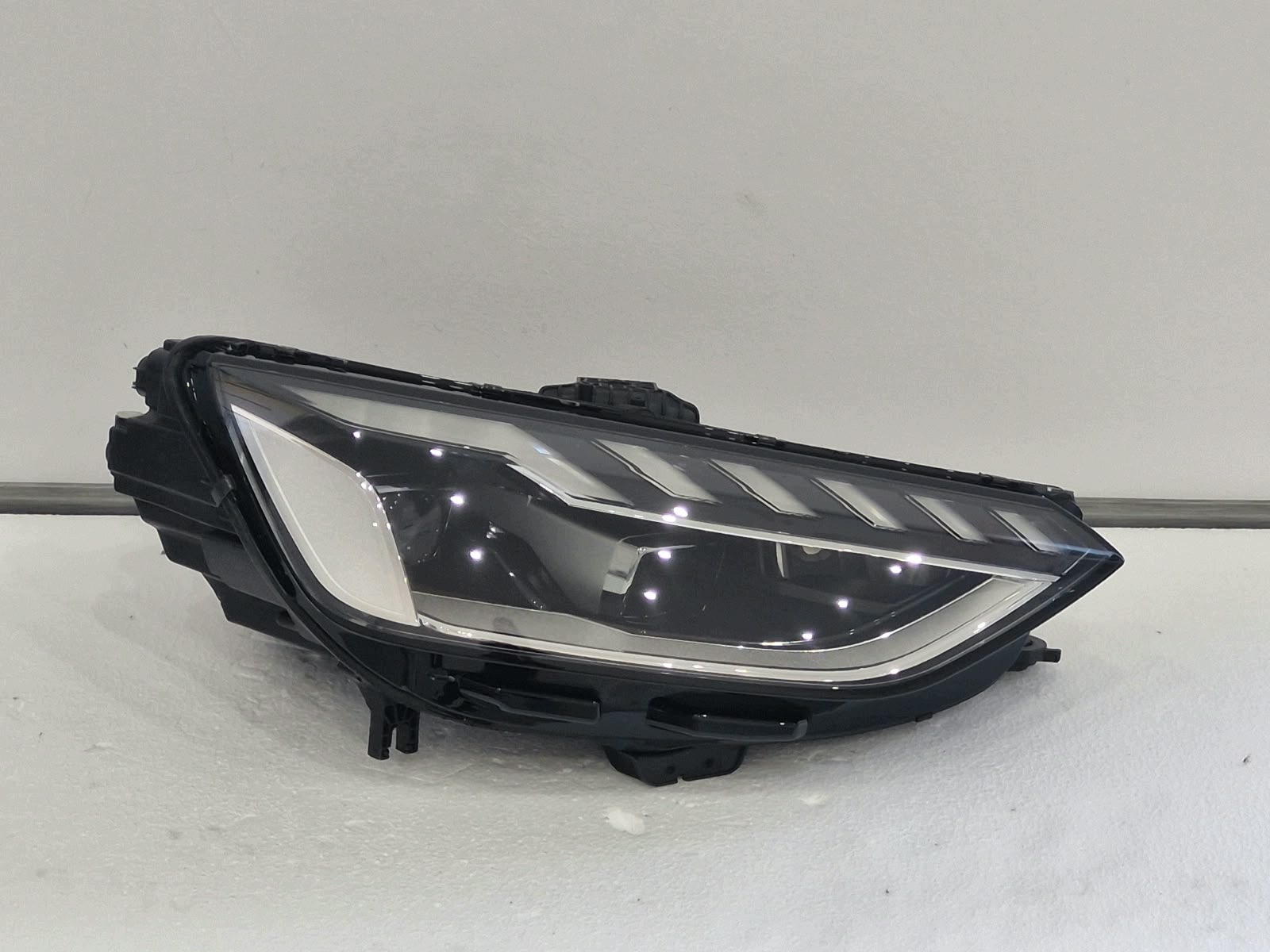 light right Audi A4 B9 LIFT FULL LED