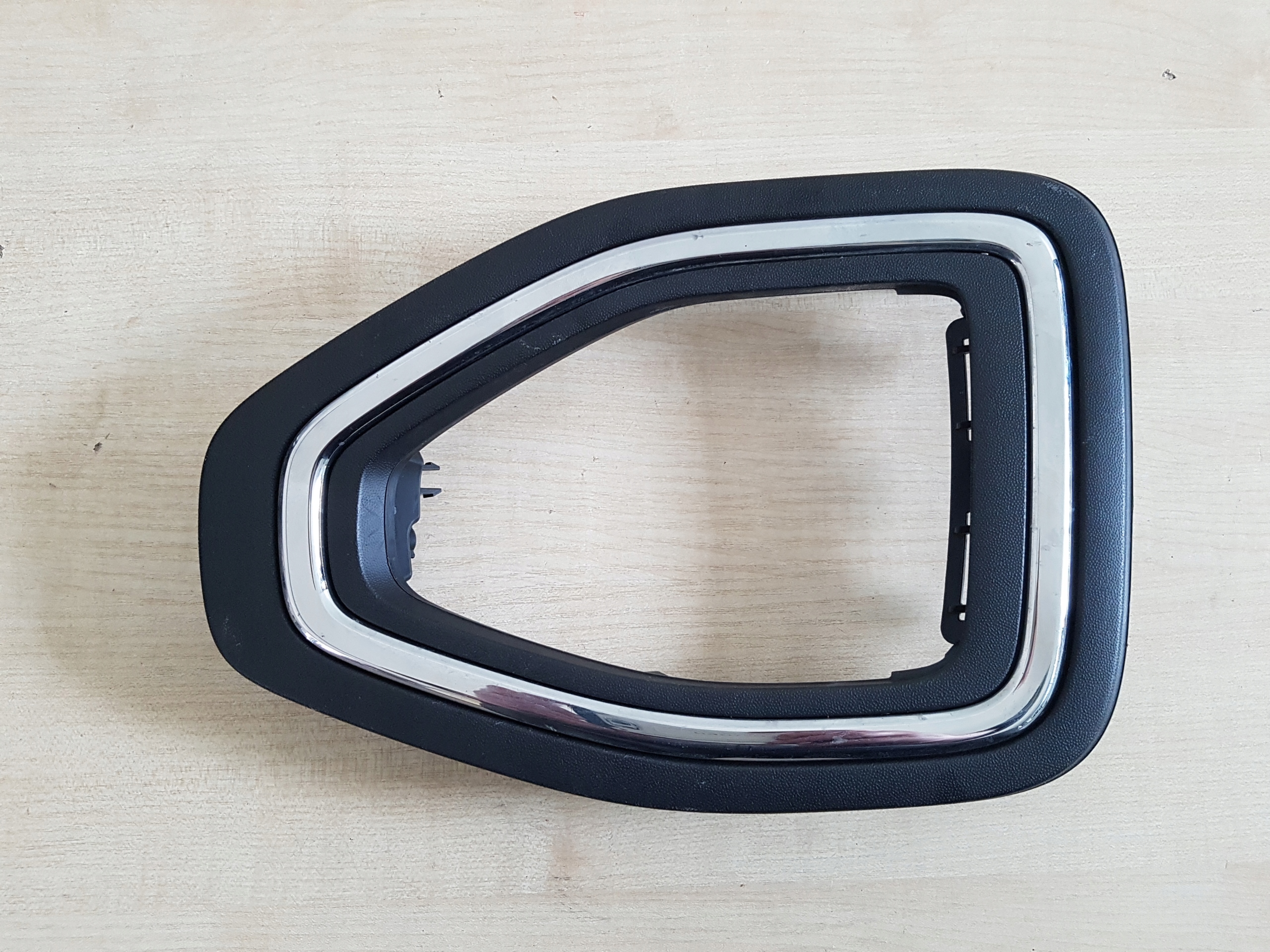 VW T-ROC права решітка бампера 2ga853212k