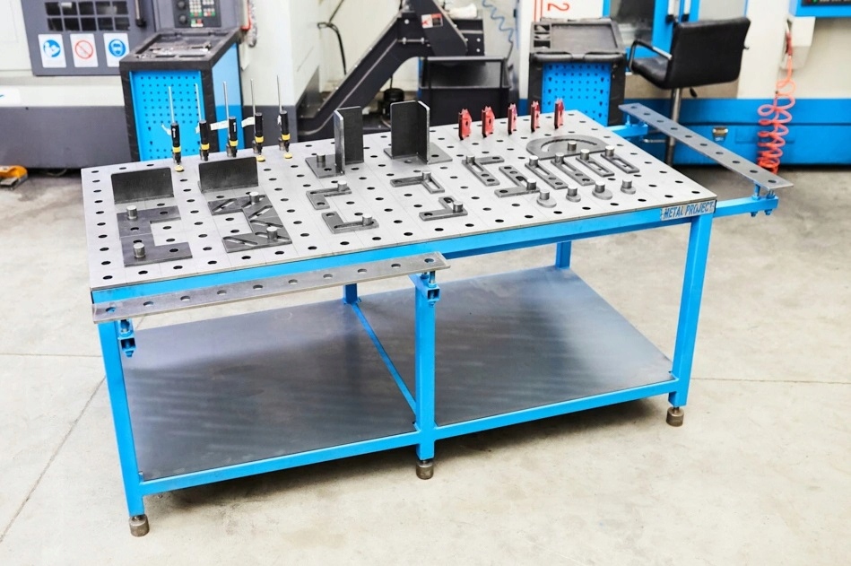 СВАРОЧНЫЙ СТОЛ 1000 X 2000 СИСТЕМА 28 + ИНСТРУМЕНТЫ