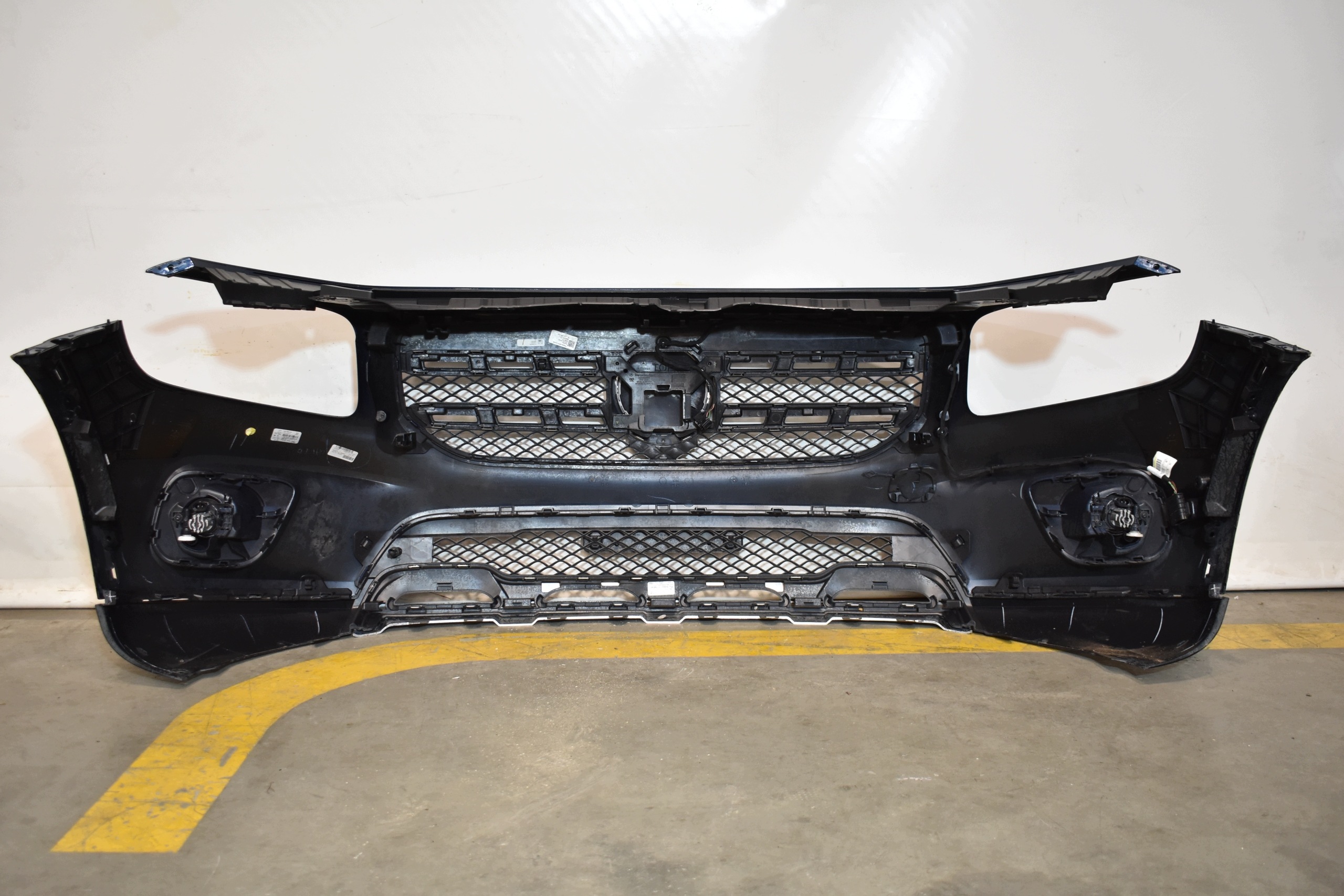 IDEALNY bumper front front KPL. colour 667 MERCEDES GLB X247 1