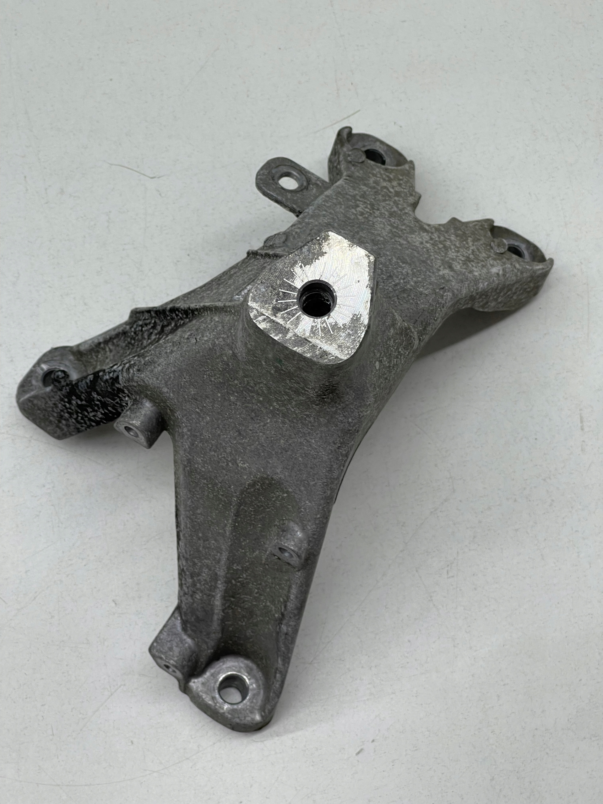 AUDI A6 C7 2.0 TDI Support Support plaque Moteur Droit