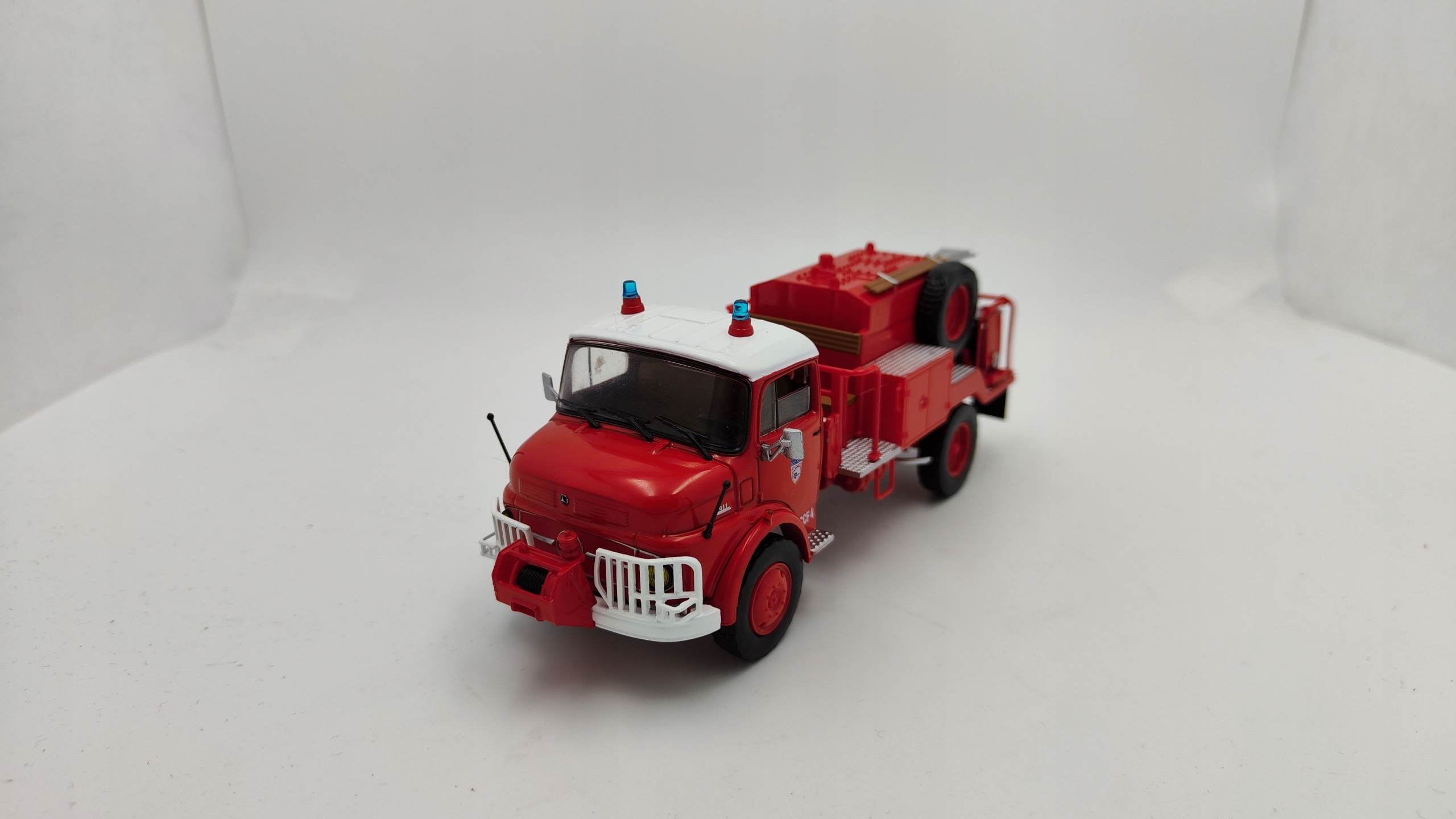 Stráž Mercedes Laf 911 Cisterna 1:43 Atlas SC39