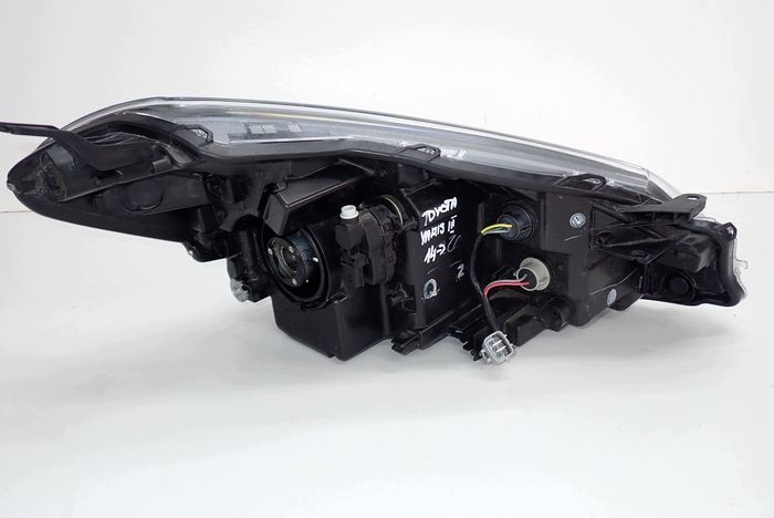 TOYOTA YARIS III LED LIFT 17- reflektor left light left