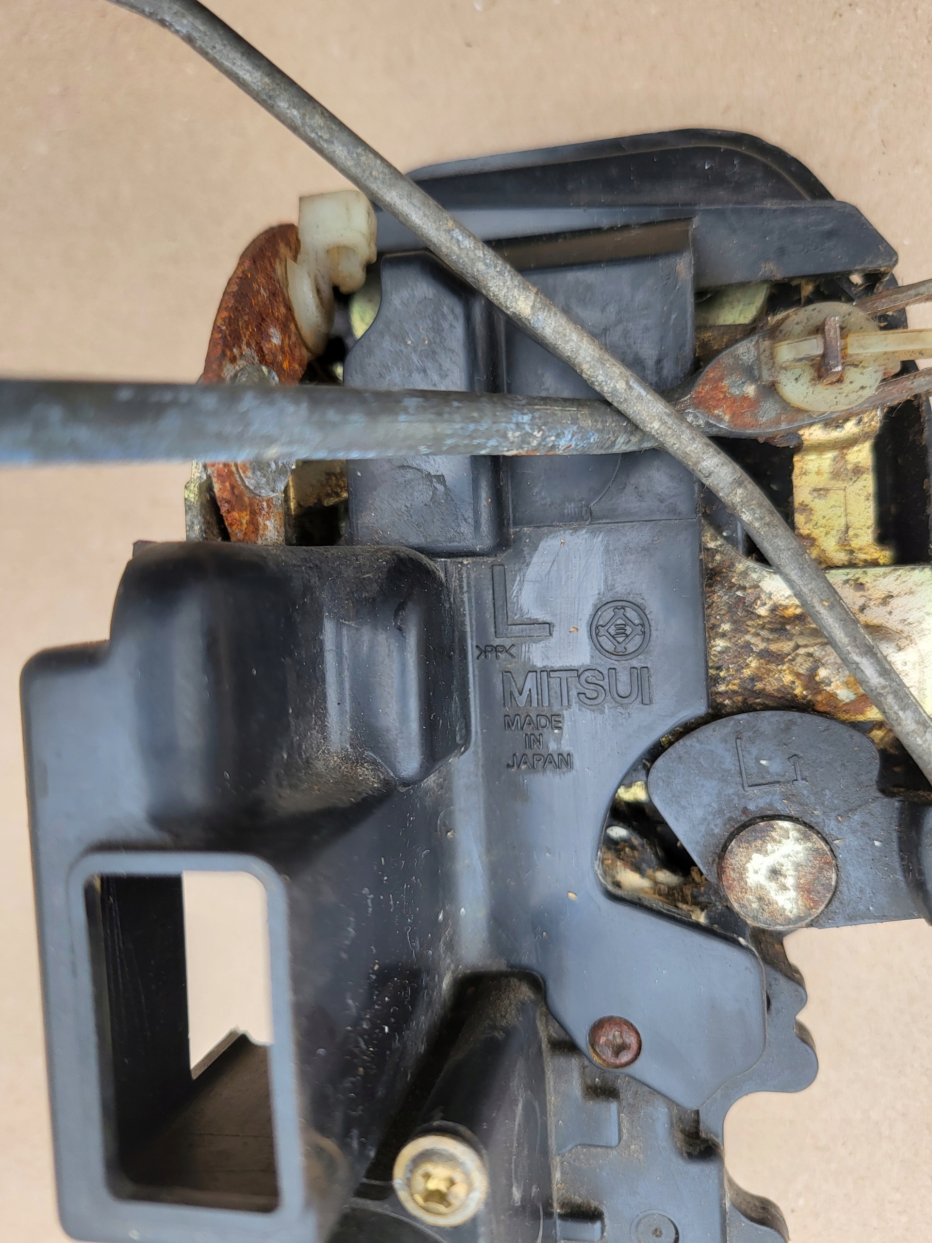 lock door left front MAZDA 626 IV 2PIN OE EU 152800-7001