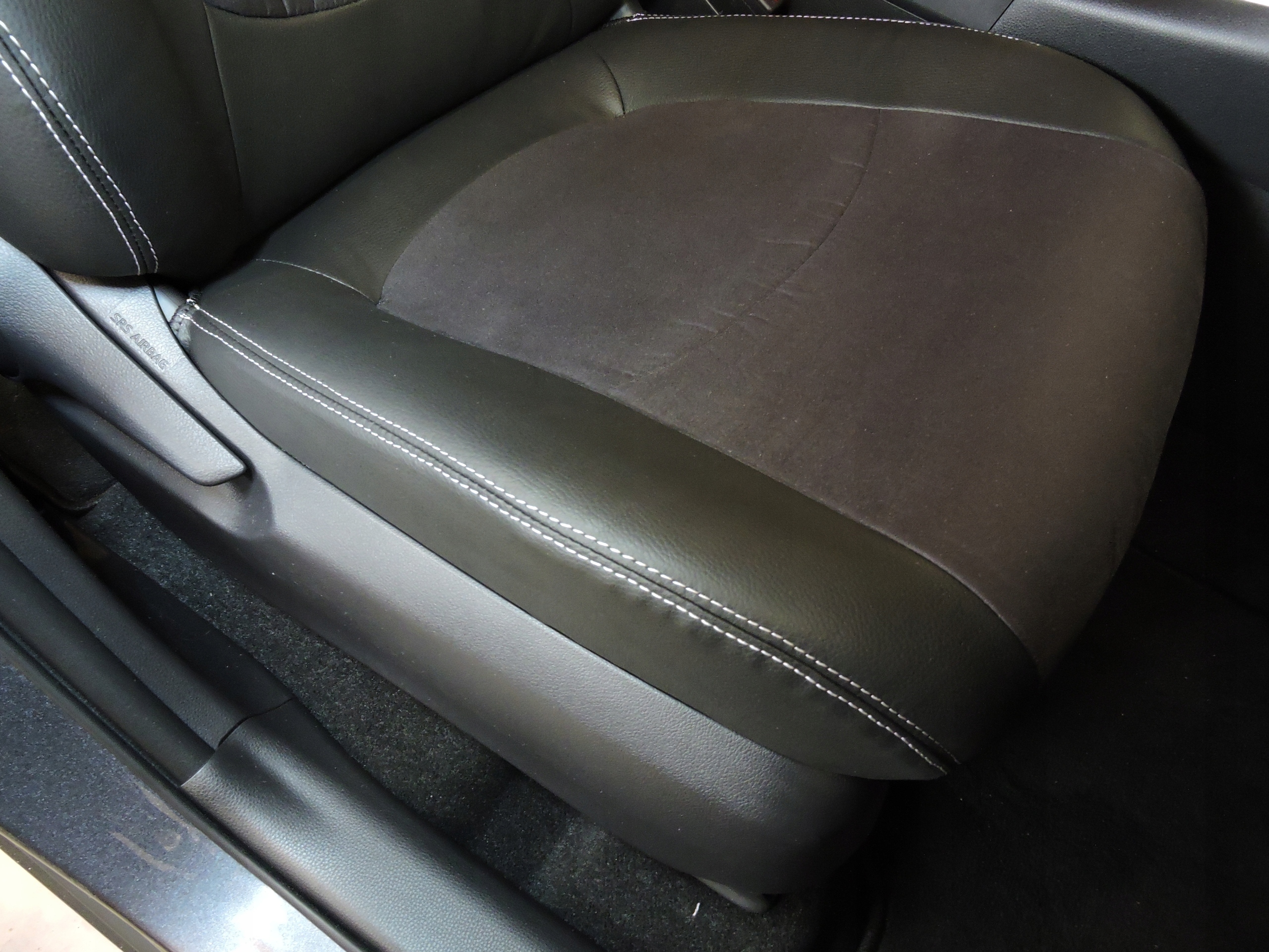 Pokrowce ze skóry i alkantary Toyota Rav4 V Typ pokrowiec