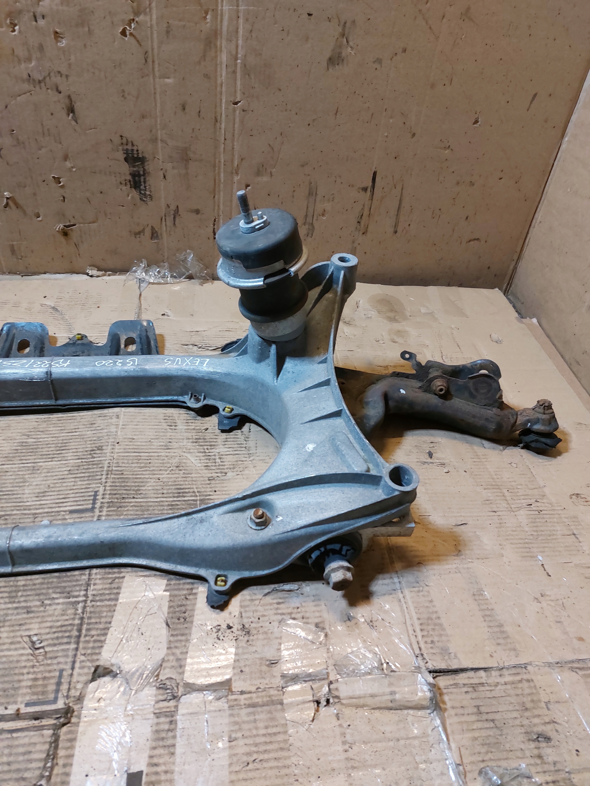axle beam sider front LEXUS IS250