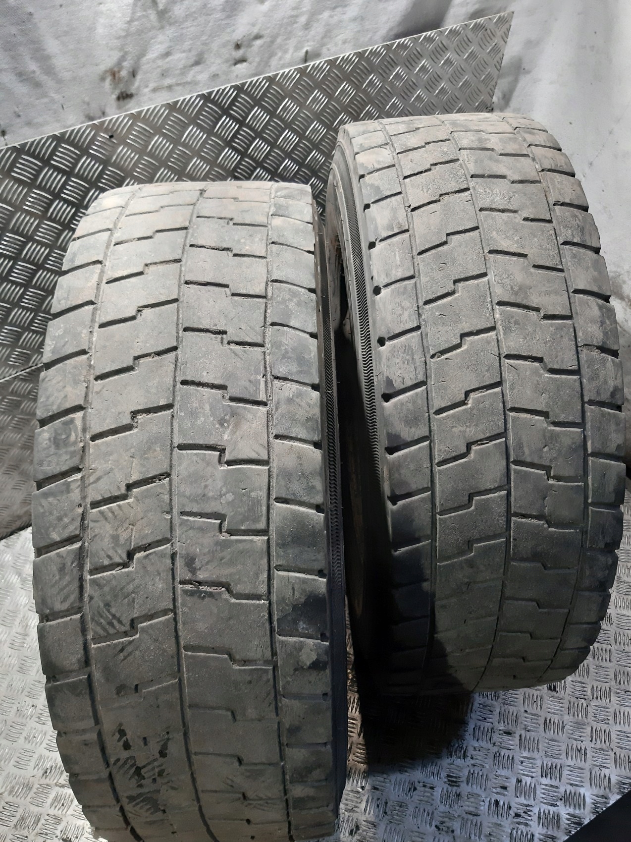 tyres TRIANGLE TRD 06 discs wheels CIEZAROWE 2x 315/70 R22.5