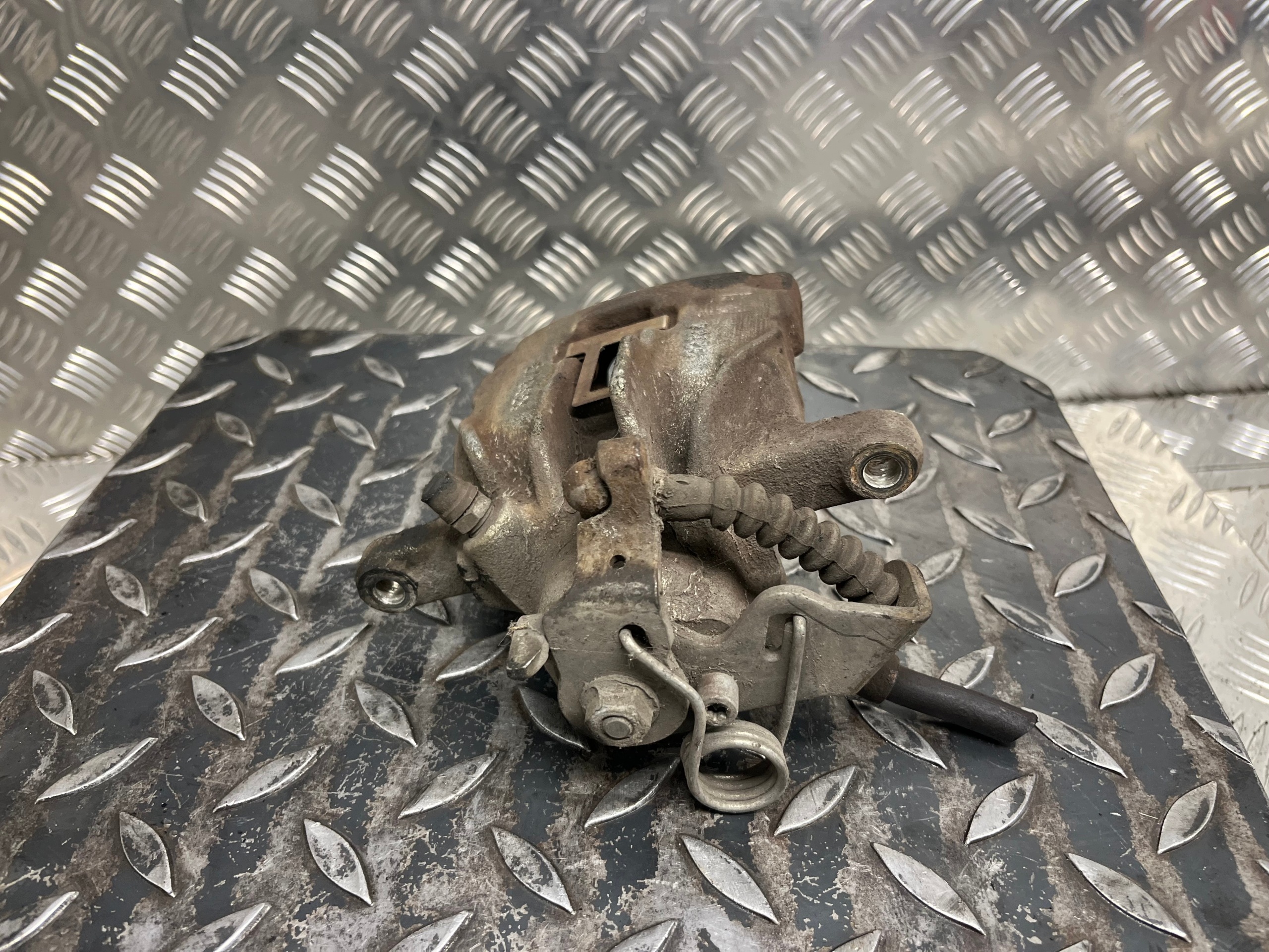 caliper brake right rear part rear VOLKSWAGEN T4