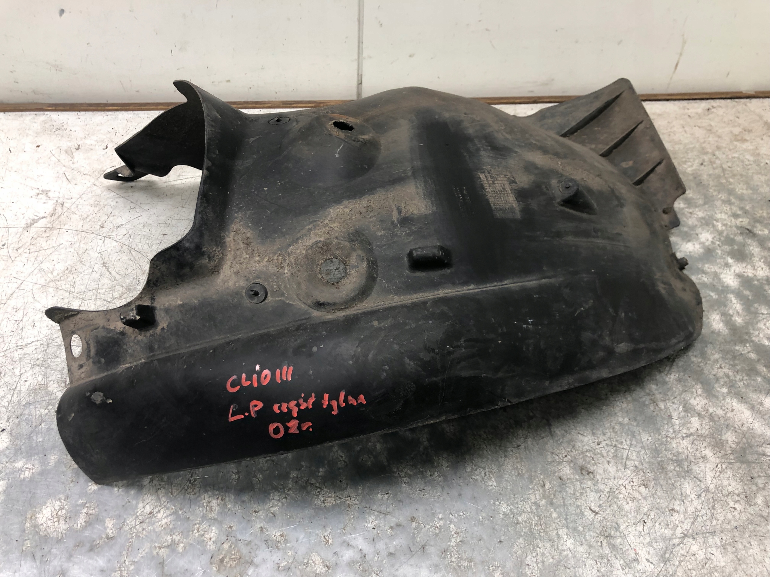 mudguard left front part rear RENAULT CLIO III 8200289945