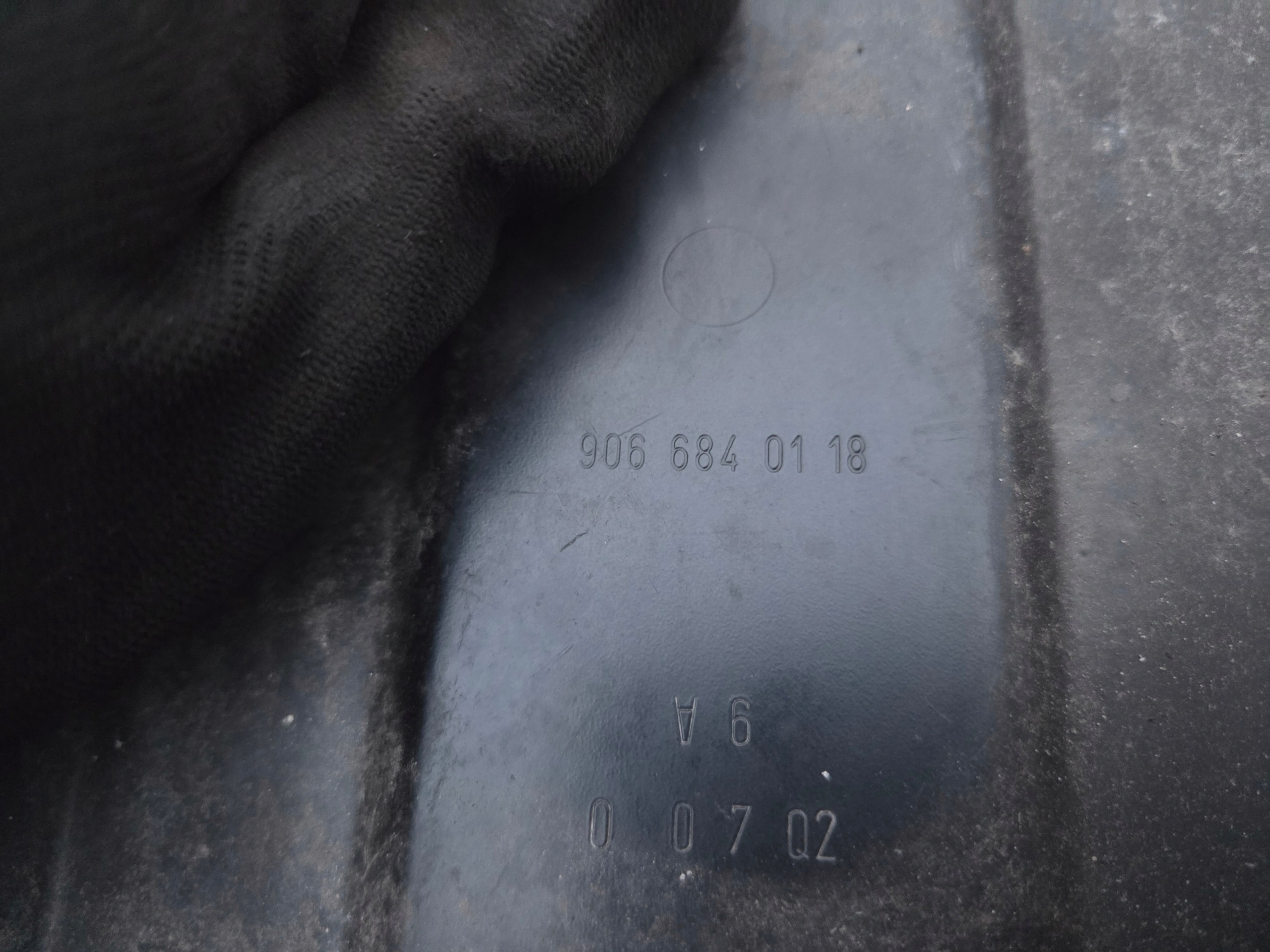 Blende Abdeckung AKUMULATORA MERCEDES SPRINTER W906 9066840118