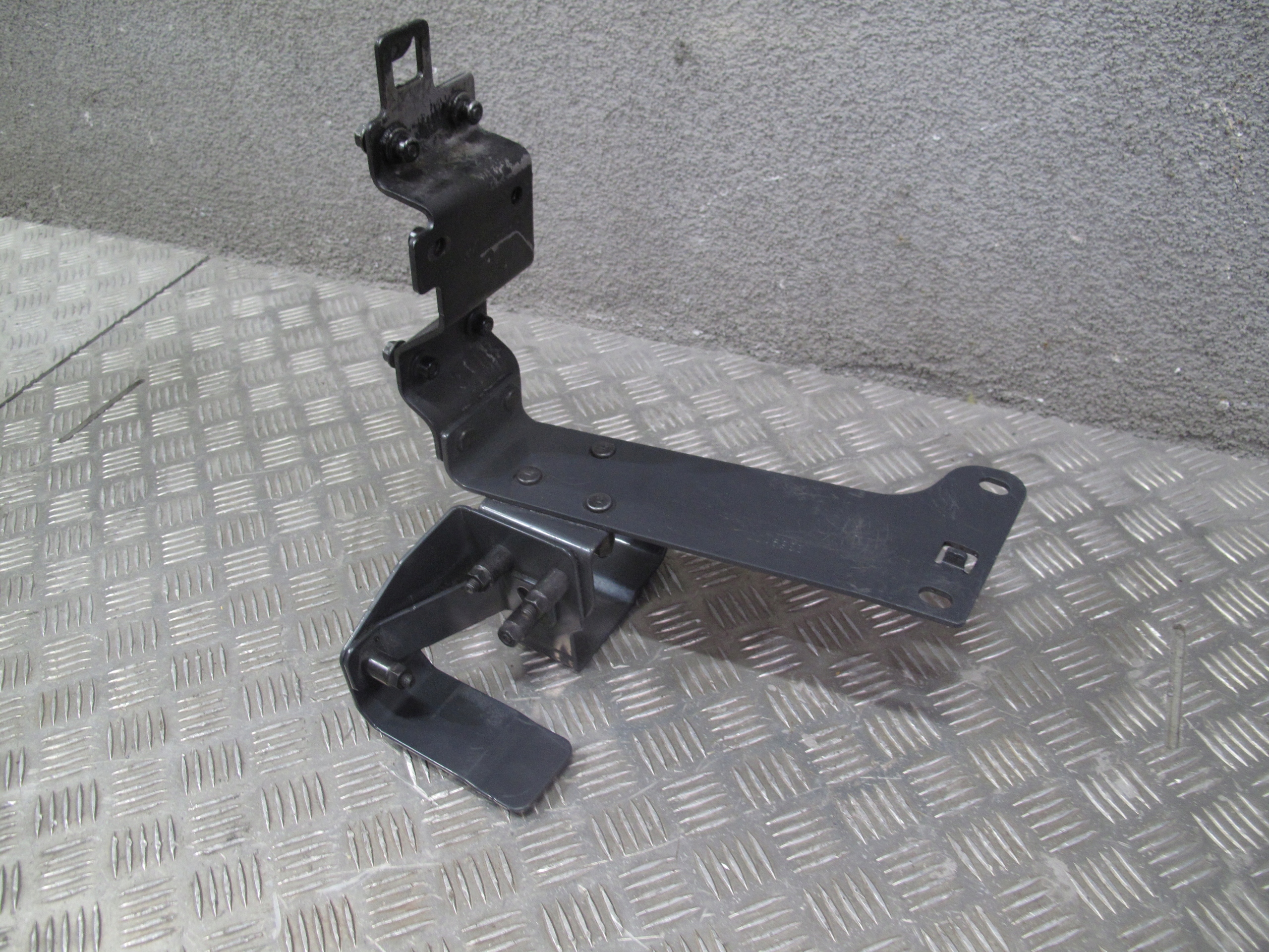 2359177 - МОНТАЖНЫЙ КРОНШТЕЙН УСТАНОВКИ SCANIA R S