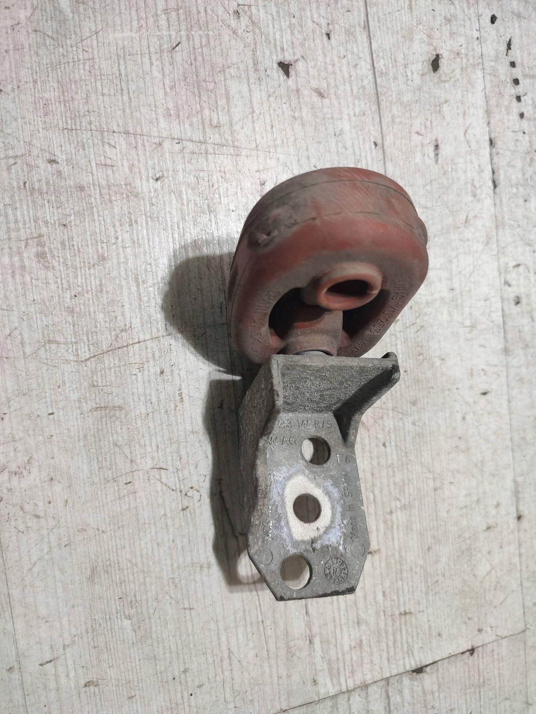 Seat Arona 2019 holder / bracket tlumika