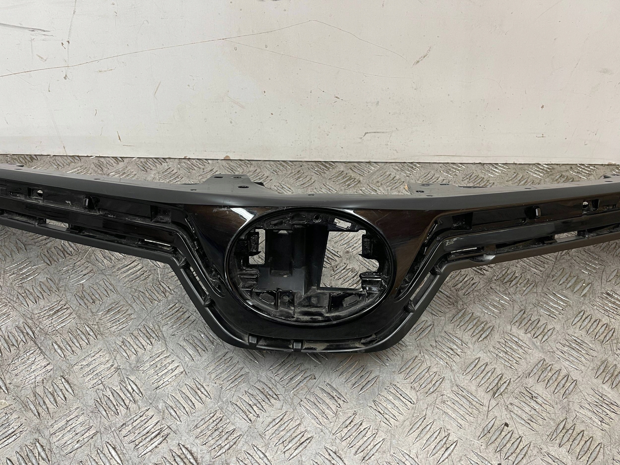 Grille Toyota Corolla E21 19- Berline 53111-02C90